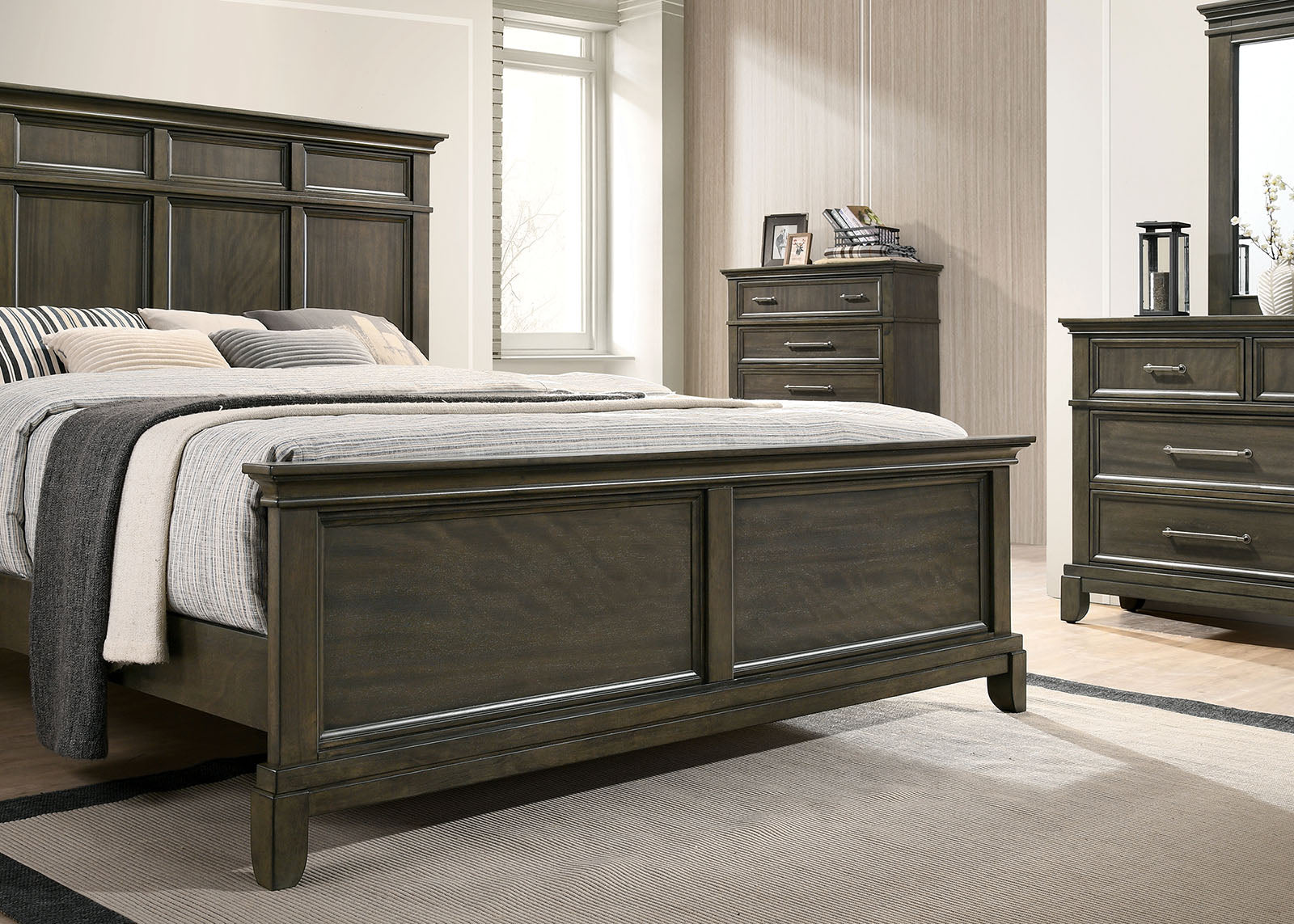 Houston Gray 5 Pc. Queen Bedroom Set w/ 2NS