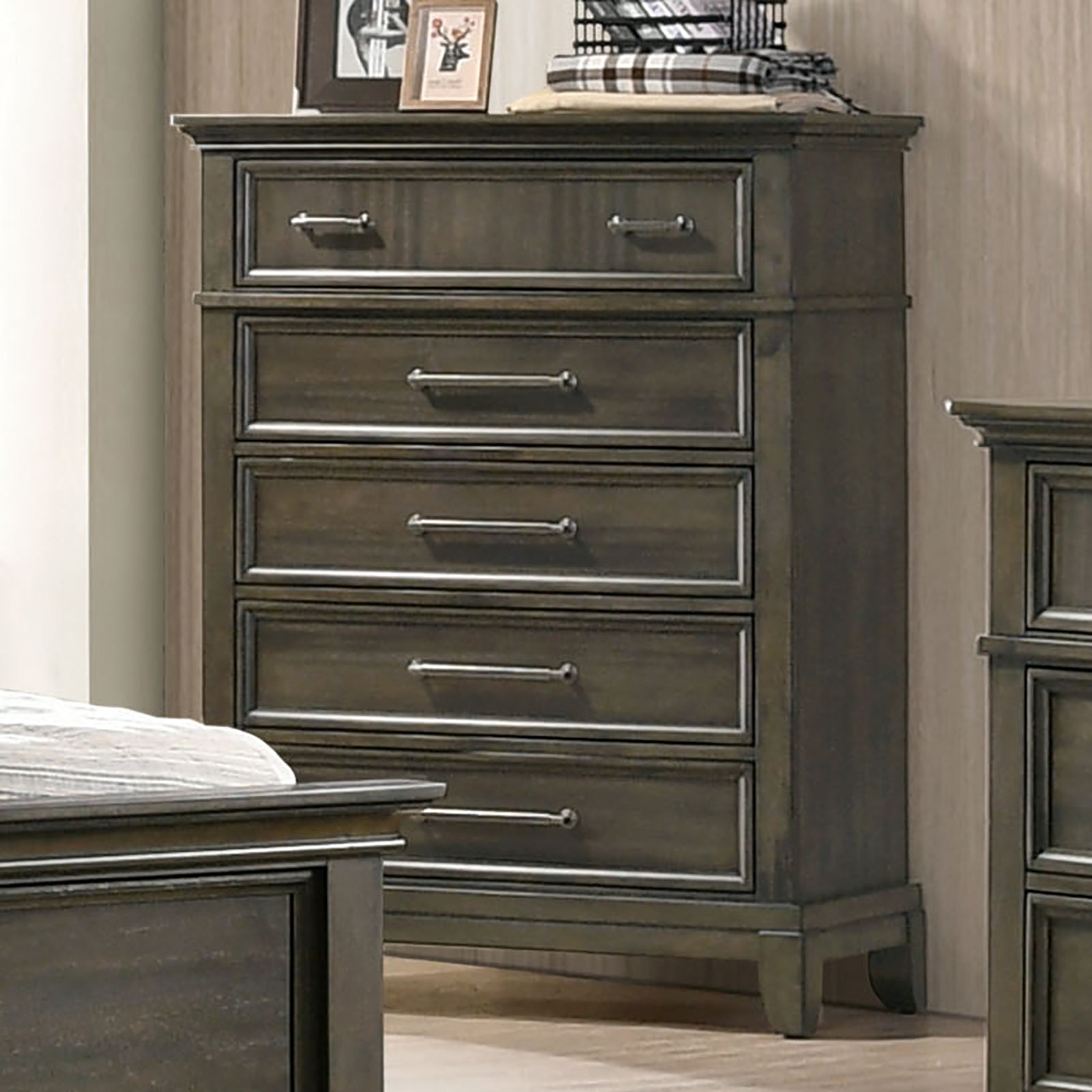 Houston Gray 5 Pc. Queen Bedroom Set w/ Chest