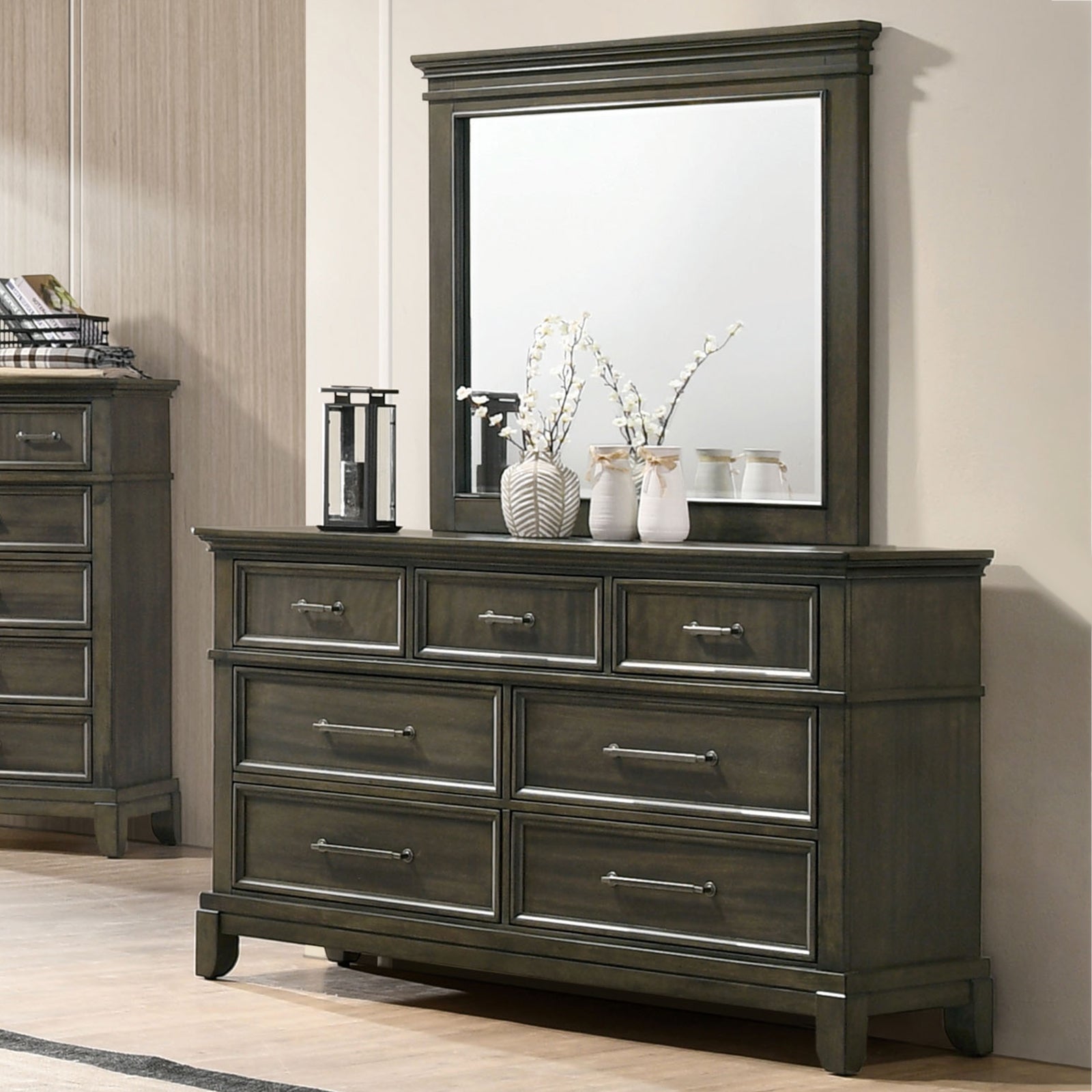 Houston Gray 5 Pc. Queen Bedroom Set w/ Chest