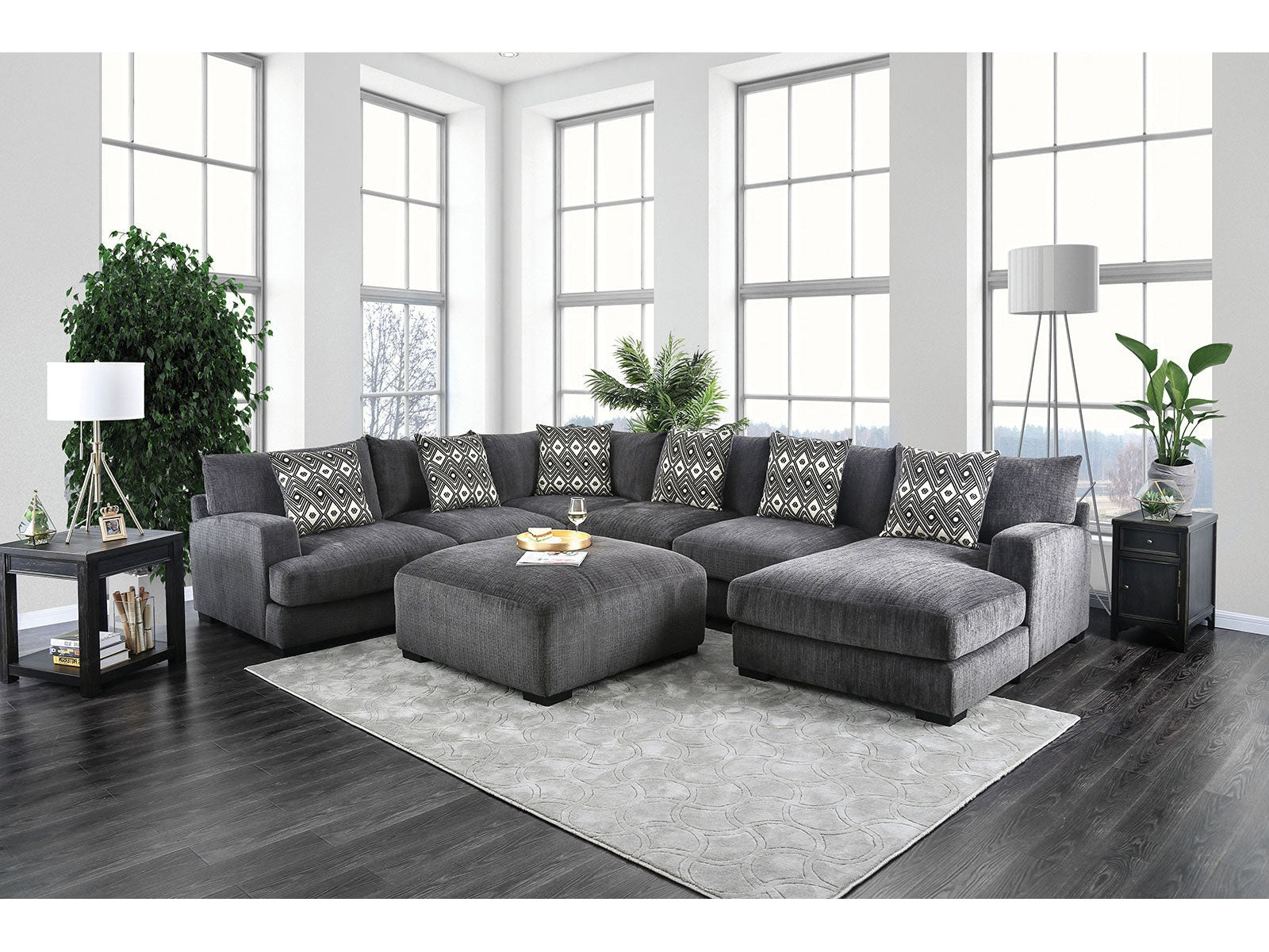 Kaylee Gray U-Shaped Sectional w/ Ottoman Right Chaise