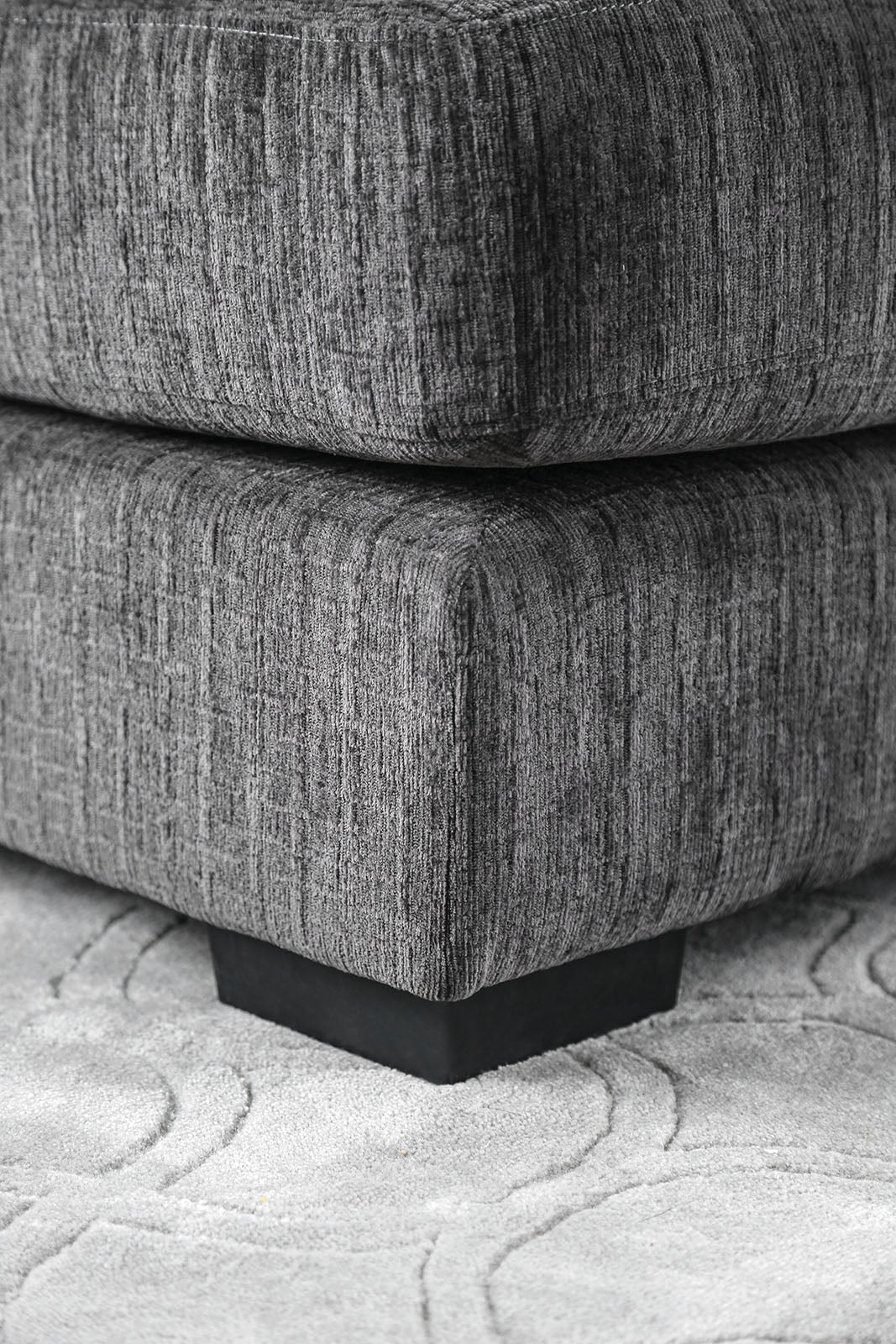 Kaylee Gray U-Shaped Sectional w/ Ottoman Right Chaise