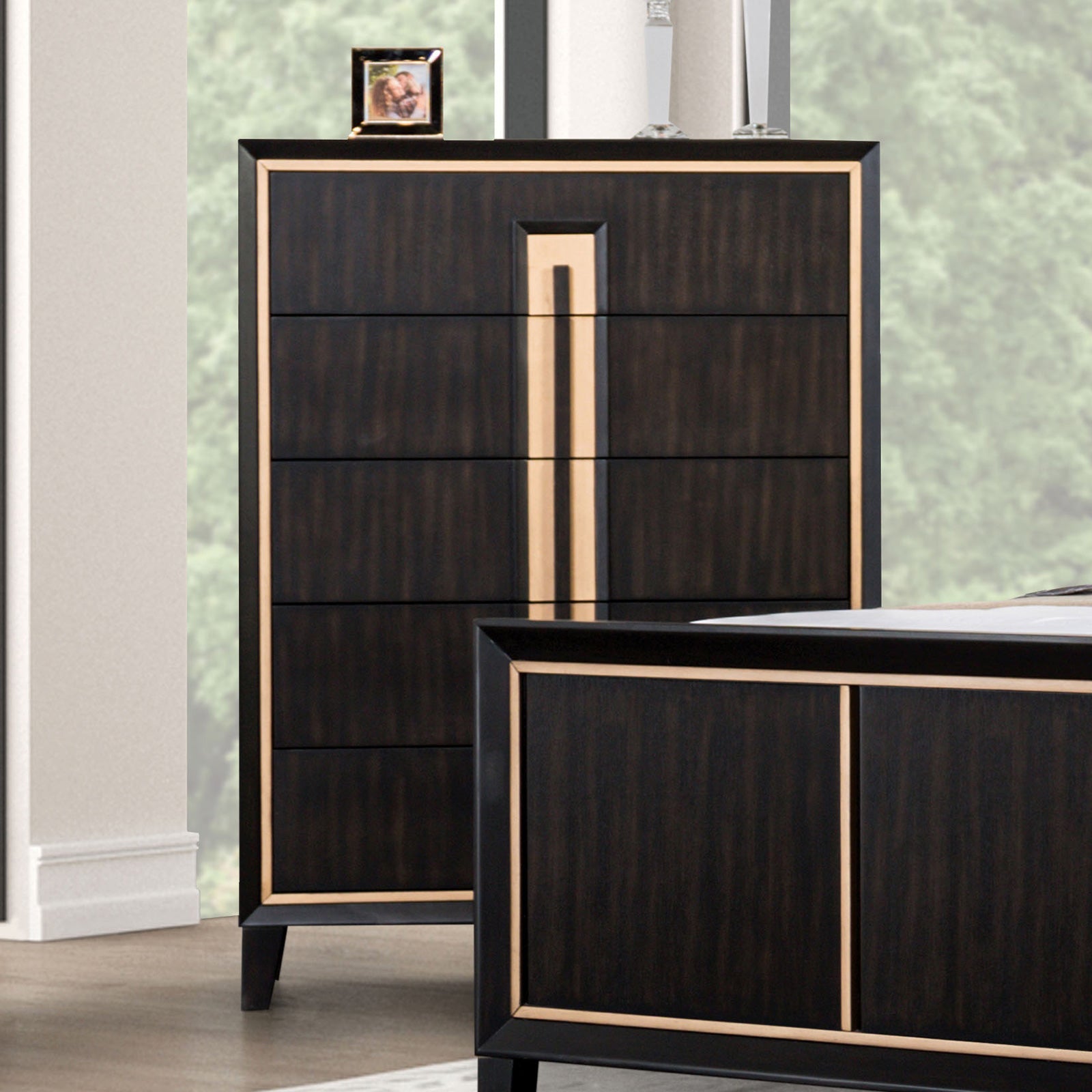 Kenyada Espresso Queen 5 Piece Bedroom Set w/Chest