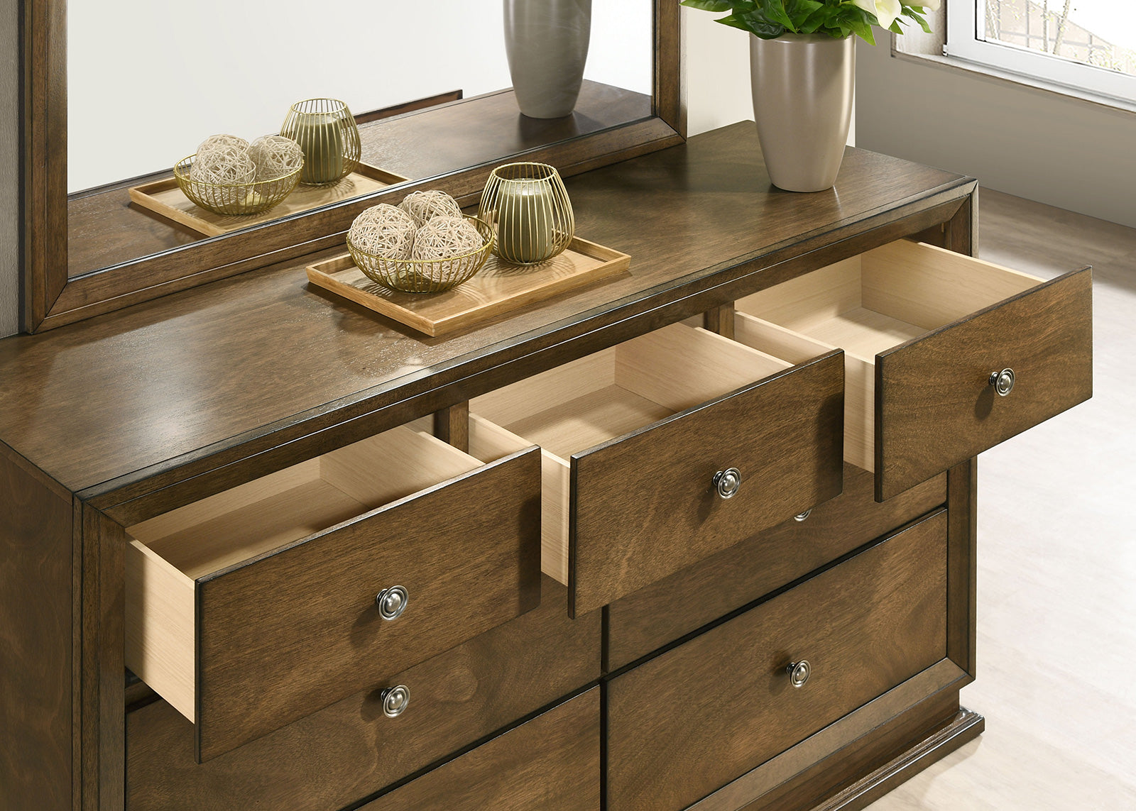Kirkham Walnut Queen 5 Piece Bedroom Set w/Chest