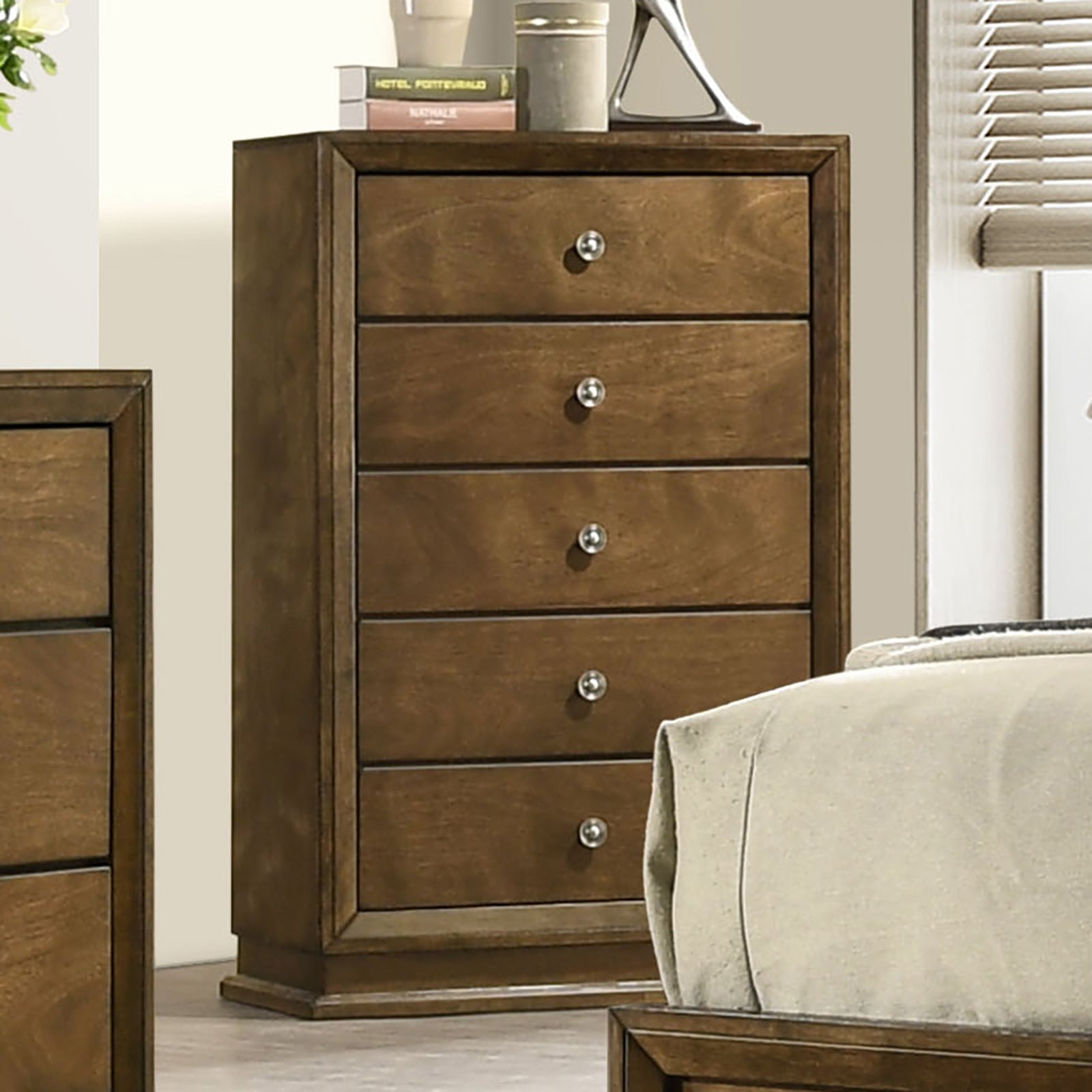 Kirkham Walnut Queen 5 Piece Bedroom Set w/Chest