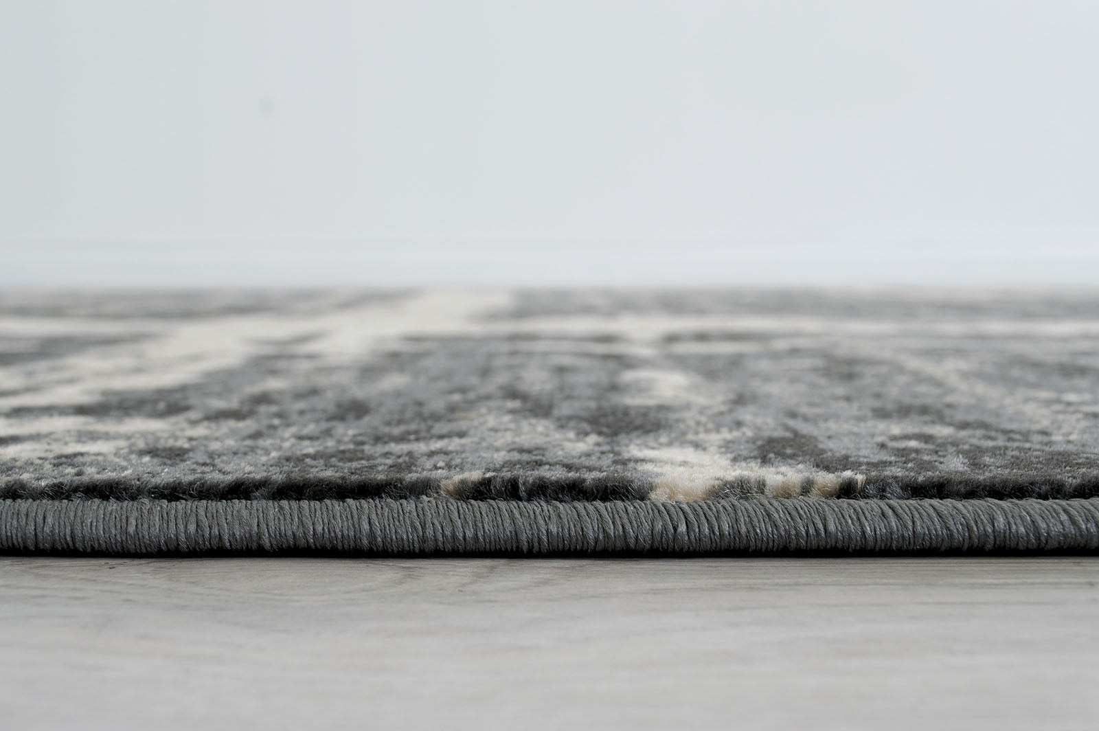 Kozlu Gray/Beige 5' X 7' Area Rug