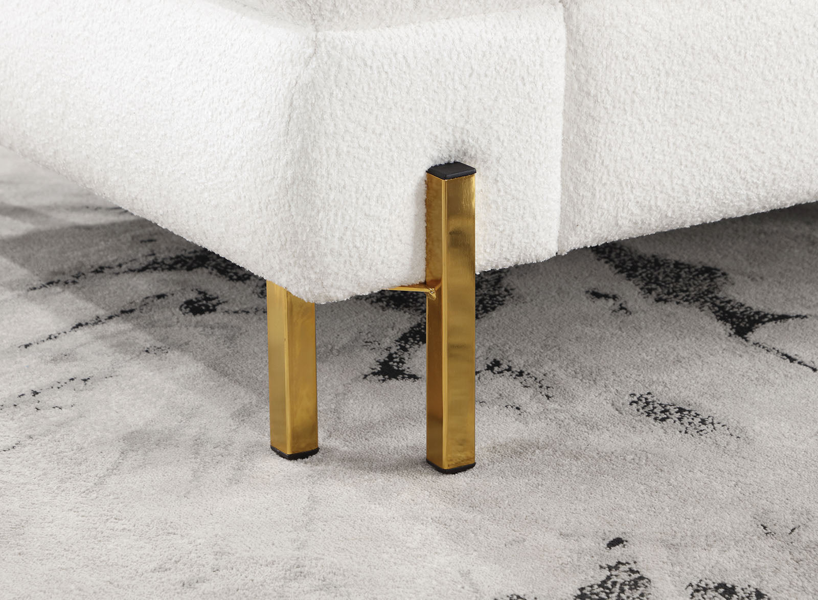 Landovery White/Gold Loveseat