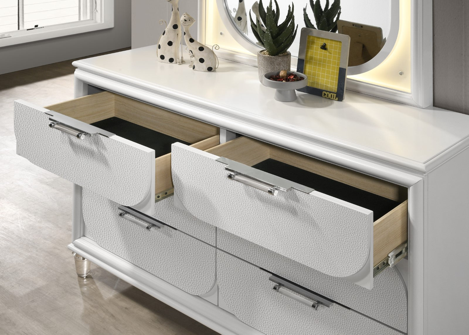 Lareina Pearl White Full 4 Piece Bedroom Set