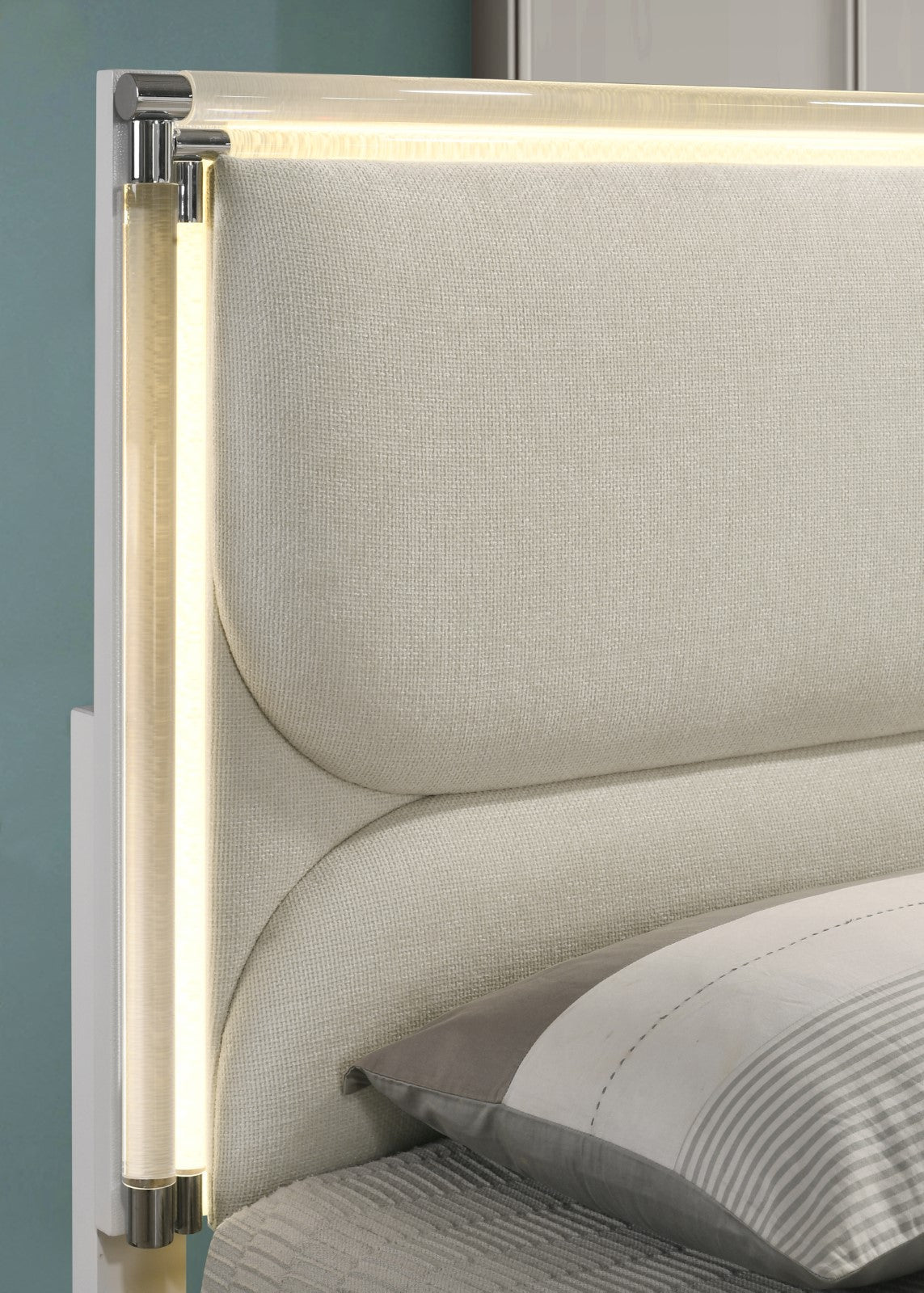 Lareina Pearl White Full Bed w/Trundle