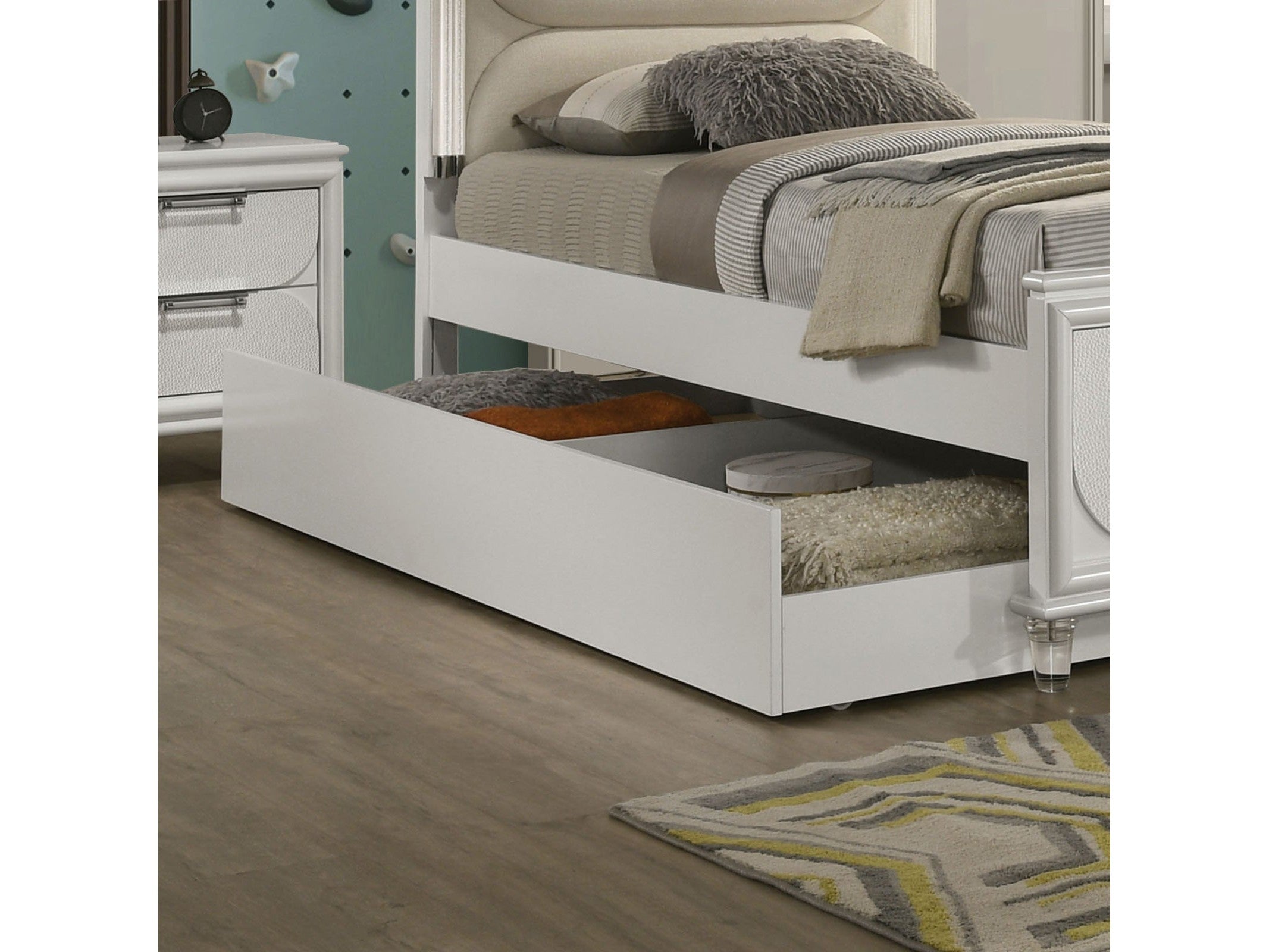 Lareina Pearl White Full Bed w/Trundle