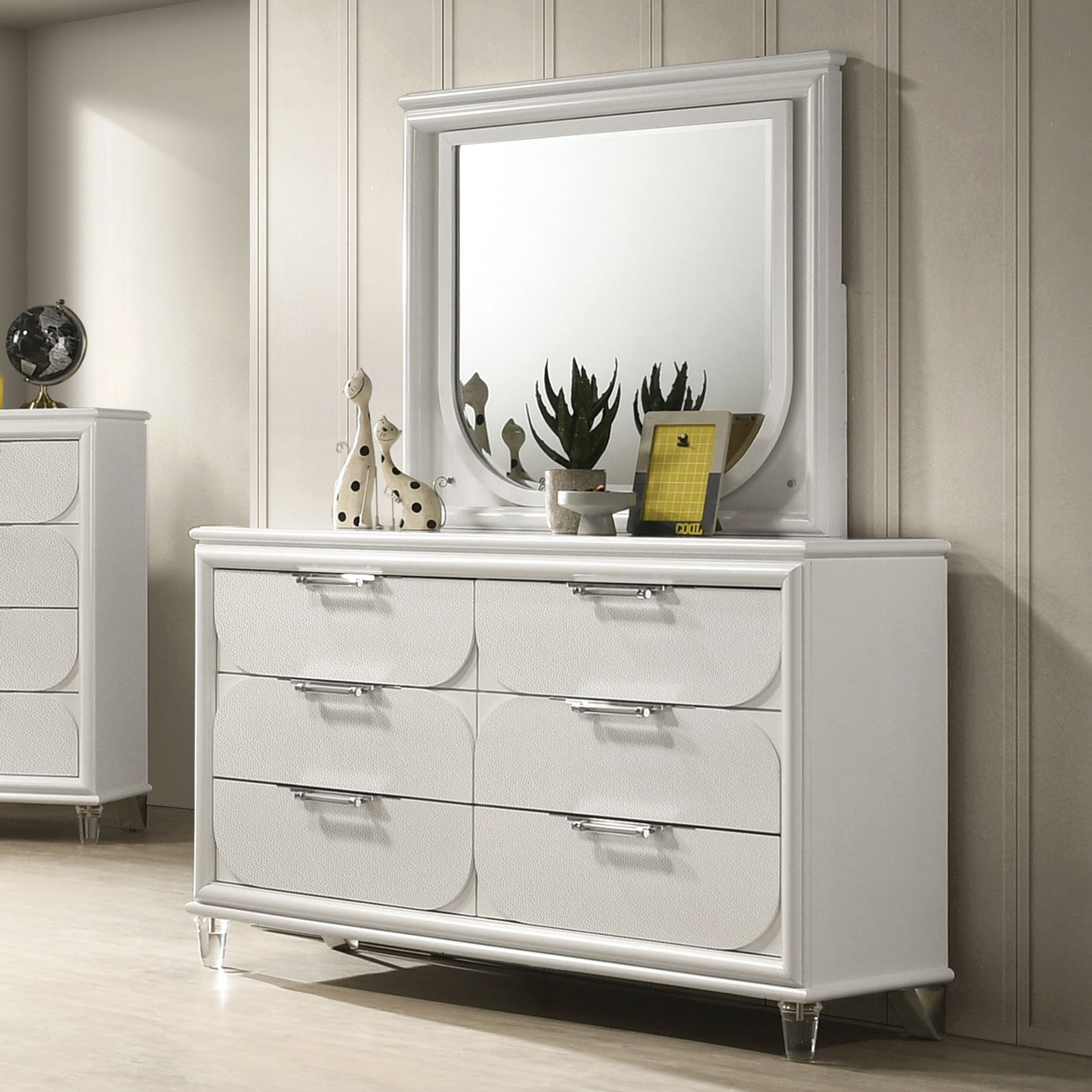 Lareina Pearl White Mirror