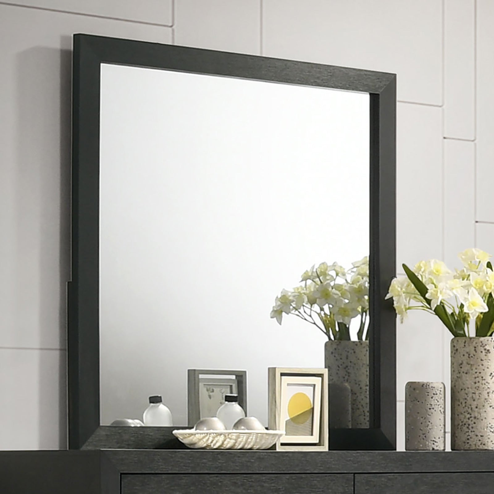 Latimer Black Queen 4 Piece Bedroom Set