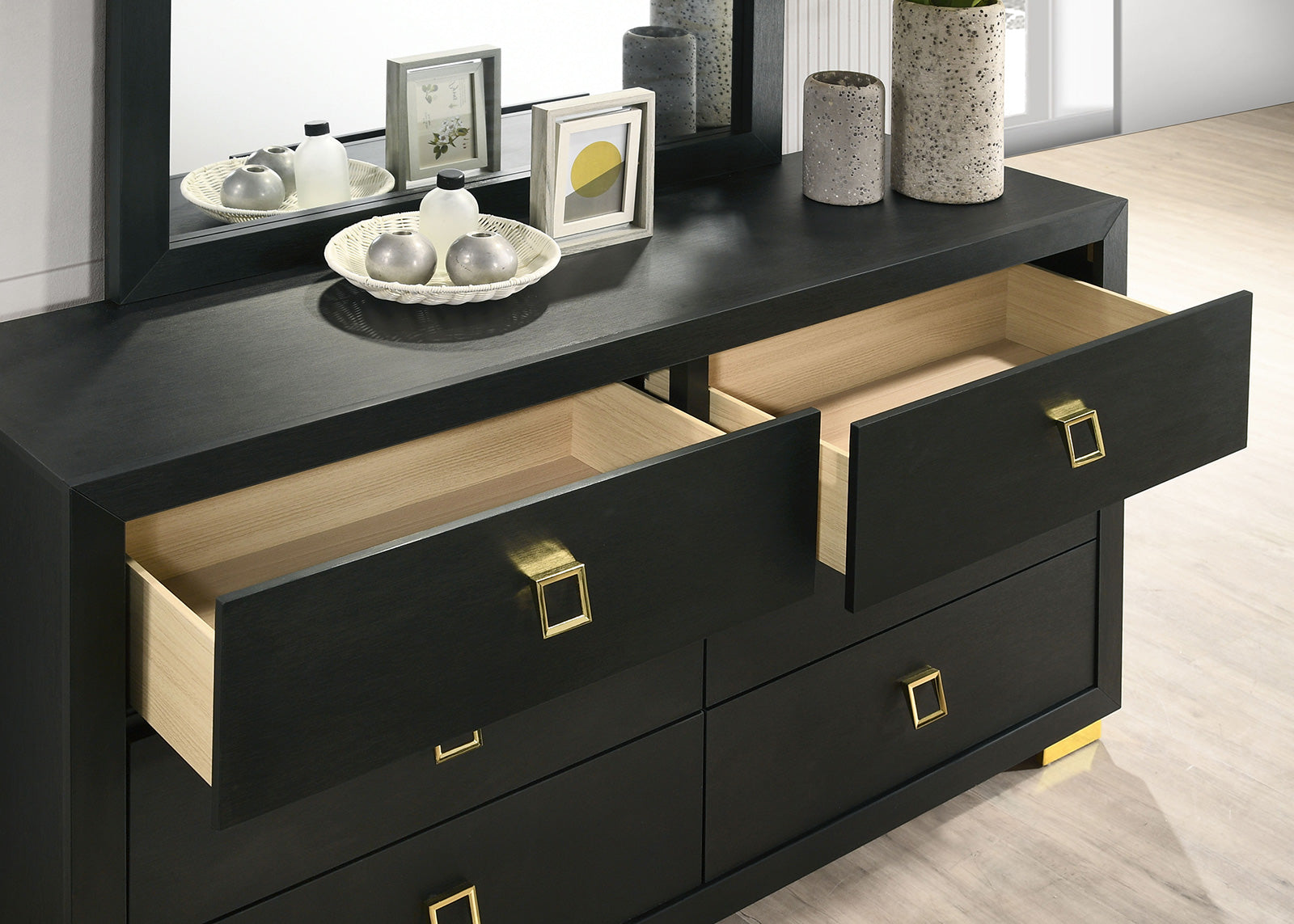 Latimer Black Queen 5 Piece Bedroom Set w/Chest