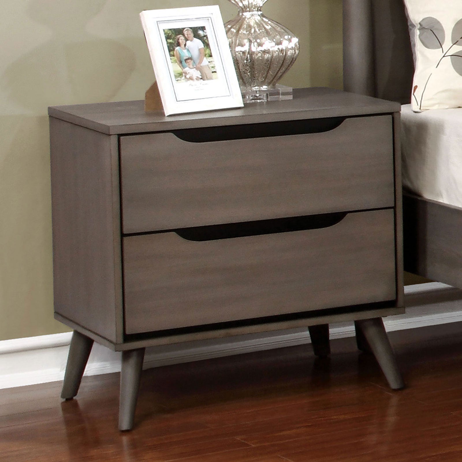 Lennart Gray 4 Pc. Full Bedroom Set