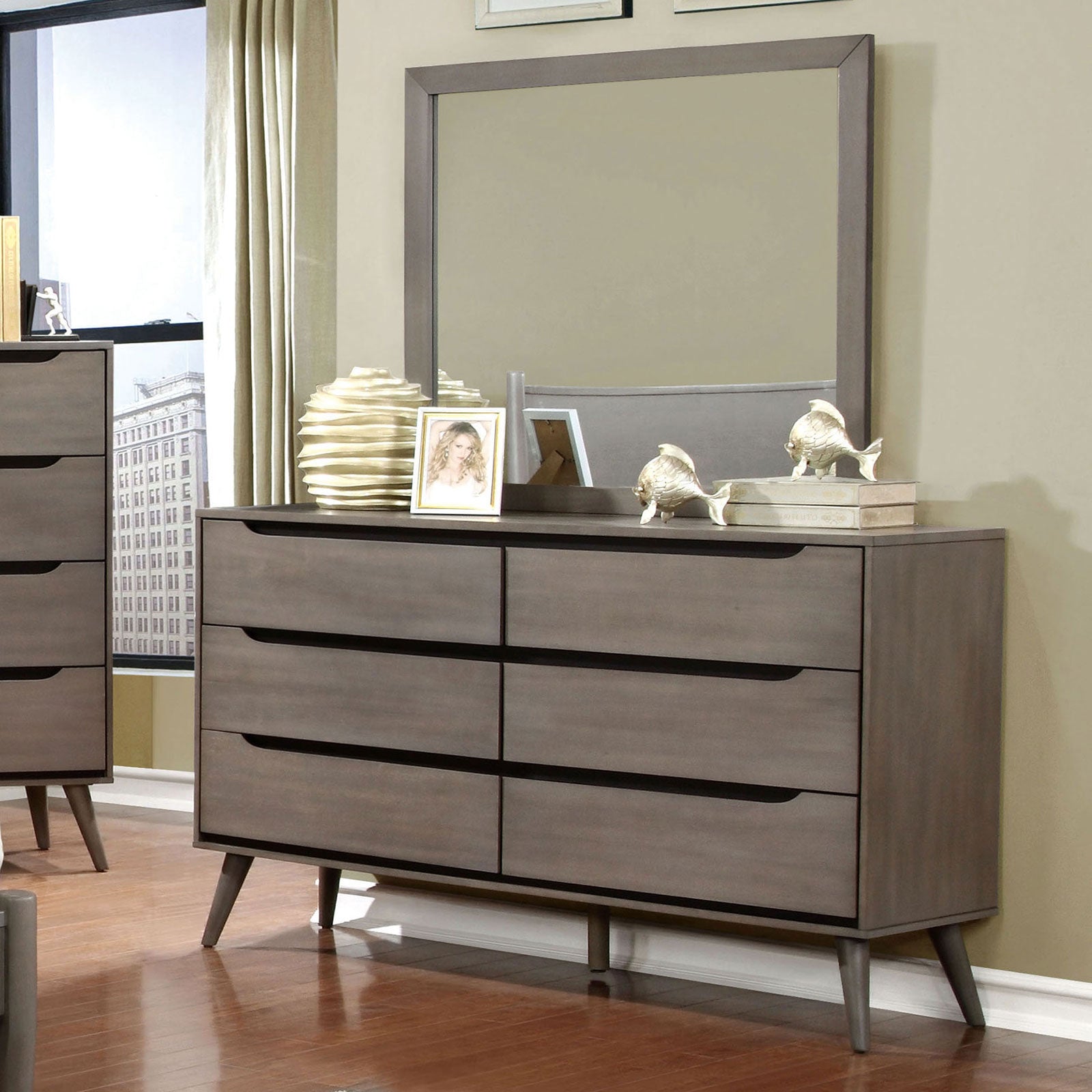 Lennart Gray 5 Pc. Queen Bedroom Set w/ Chest