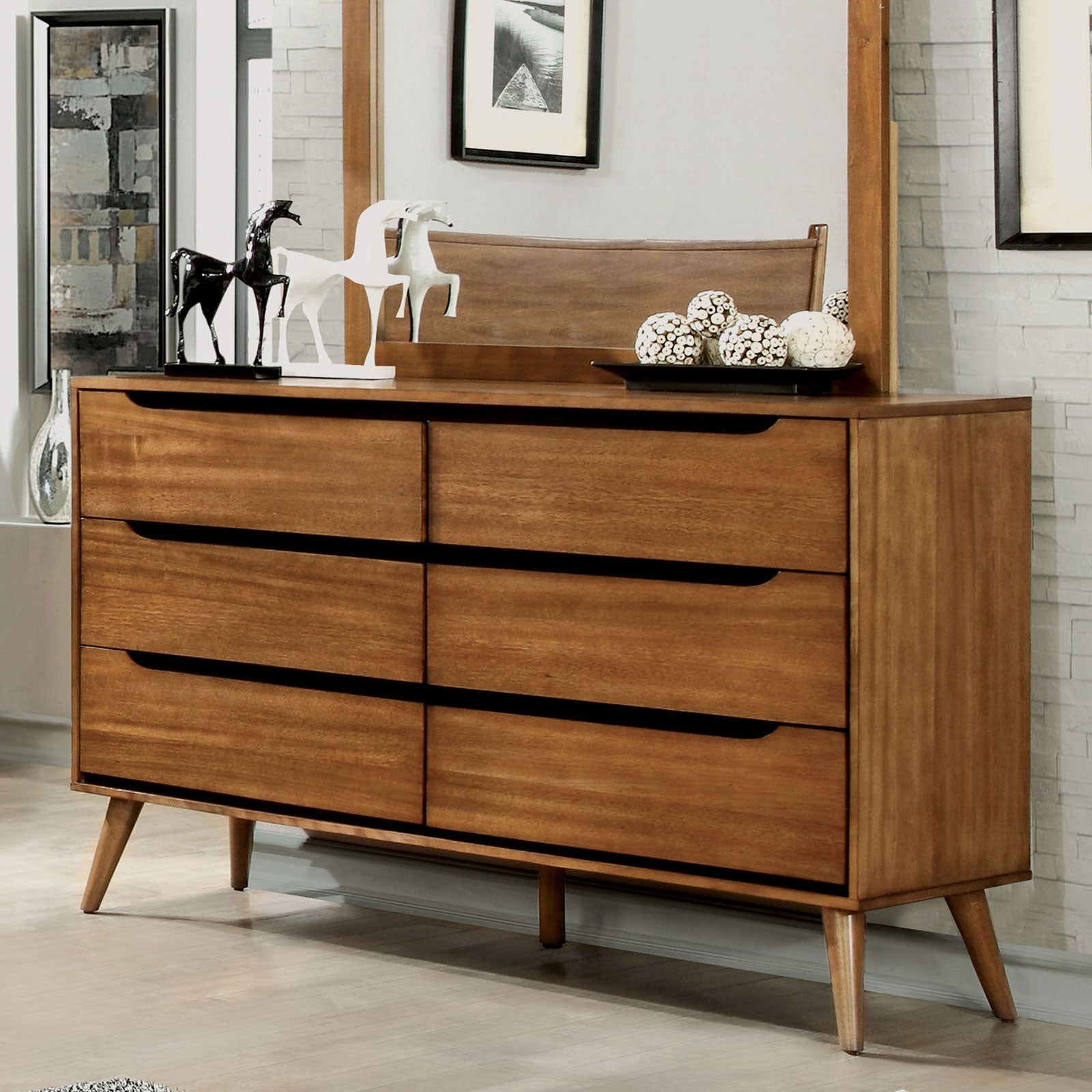 Lennart Oak 5 Pc. Queen Bedroom Set w/ Chest