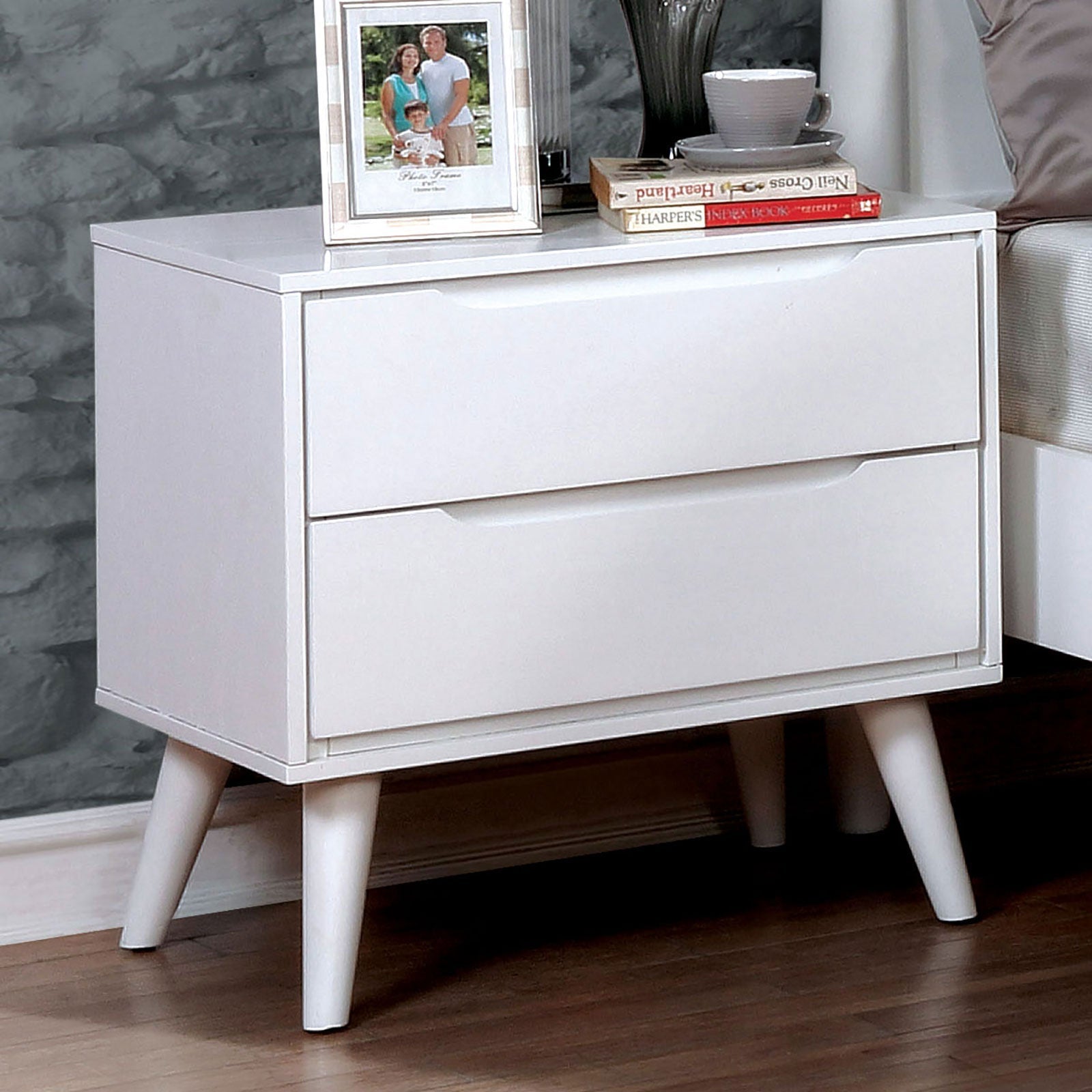 Lennart White 4 Pc. Queen Bedroom Set