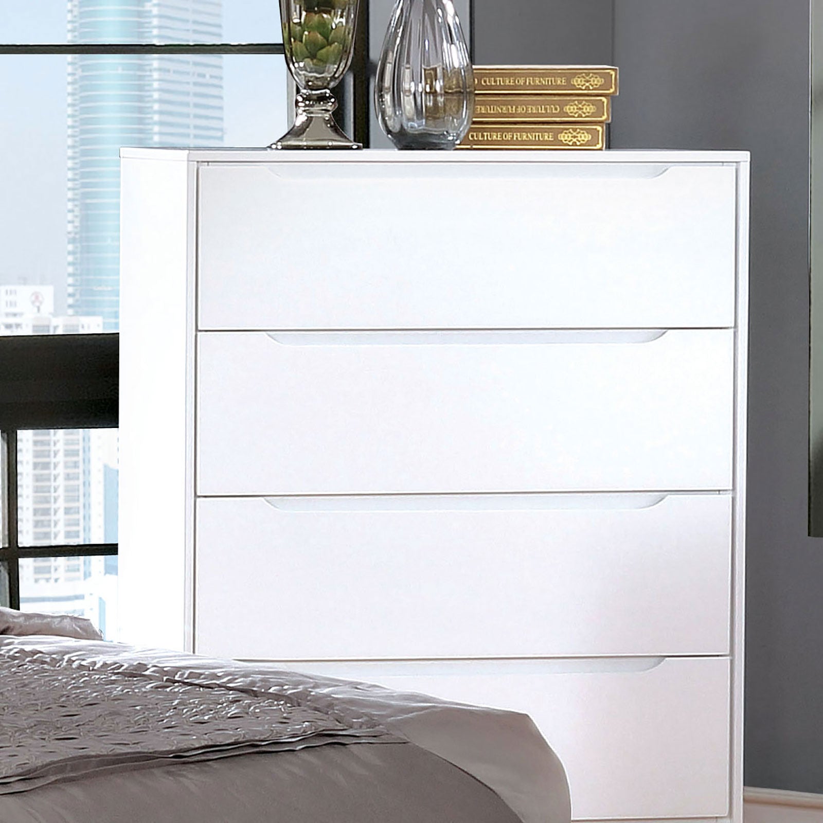 Lennart White 5 Pc. Queen Bedroom Set w/ Chest