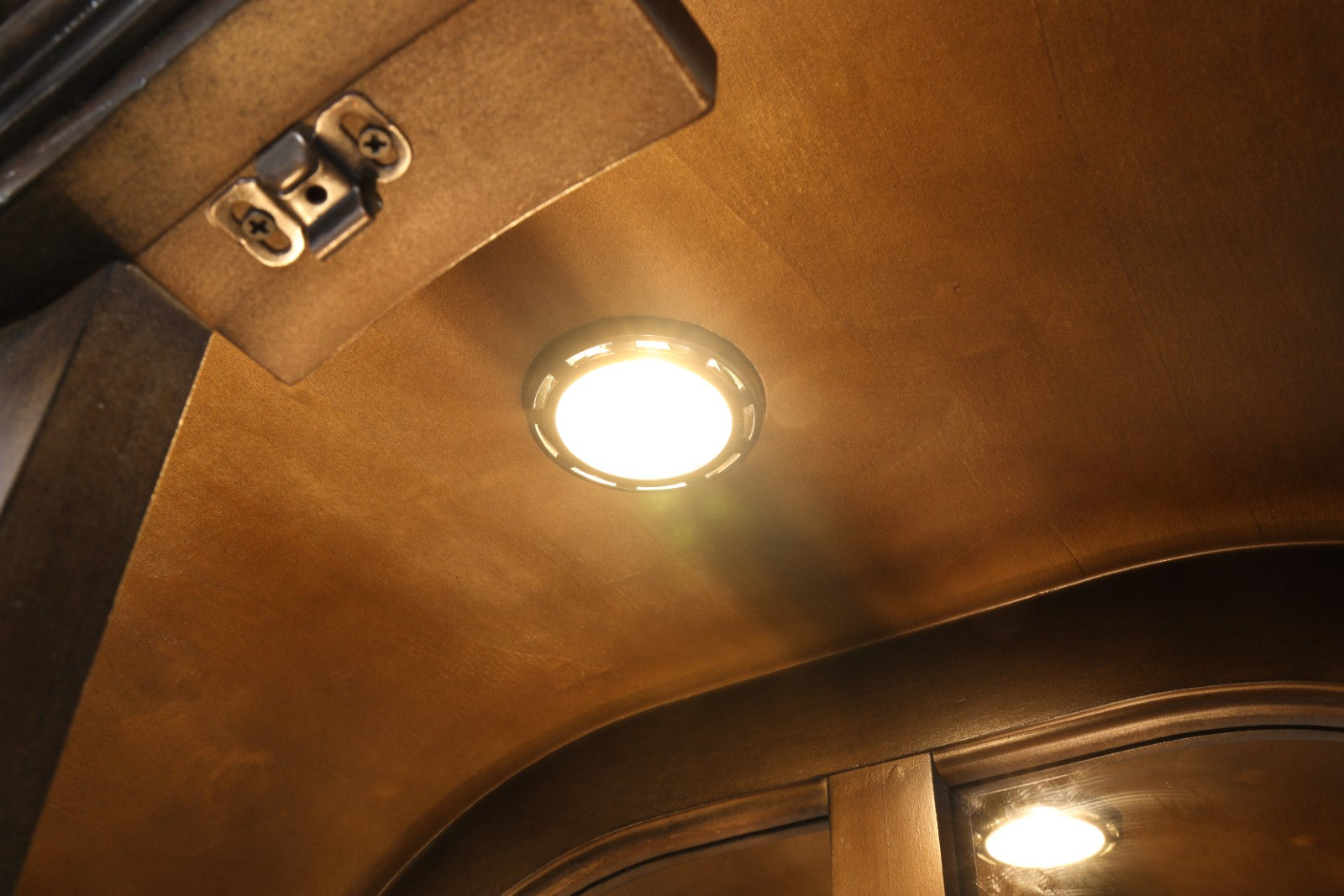 Leovanni Dark Brown Curio