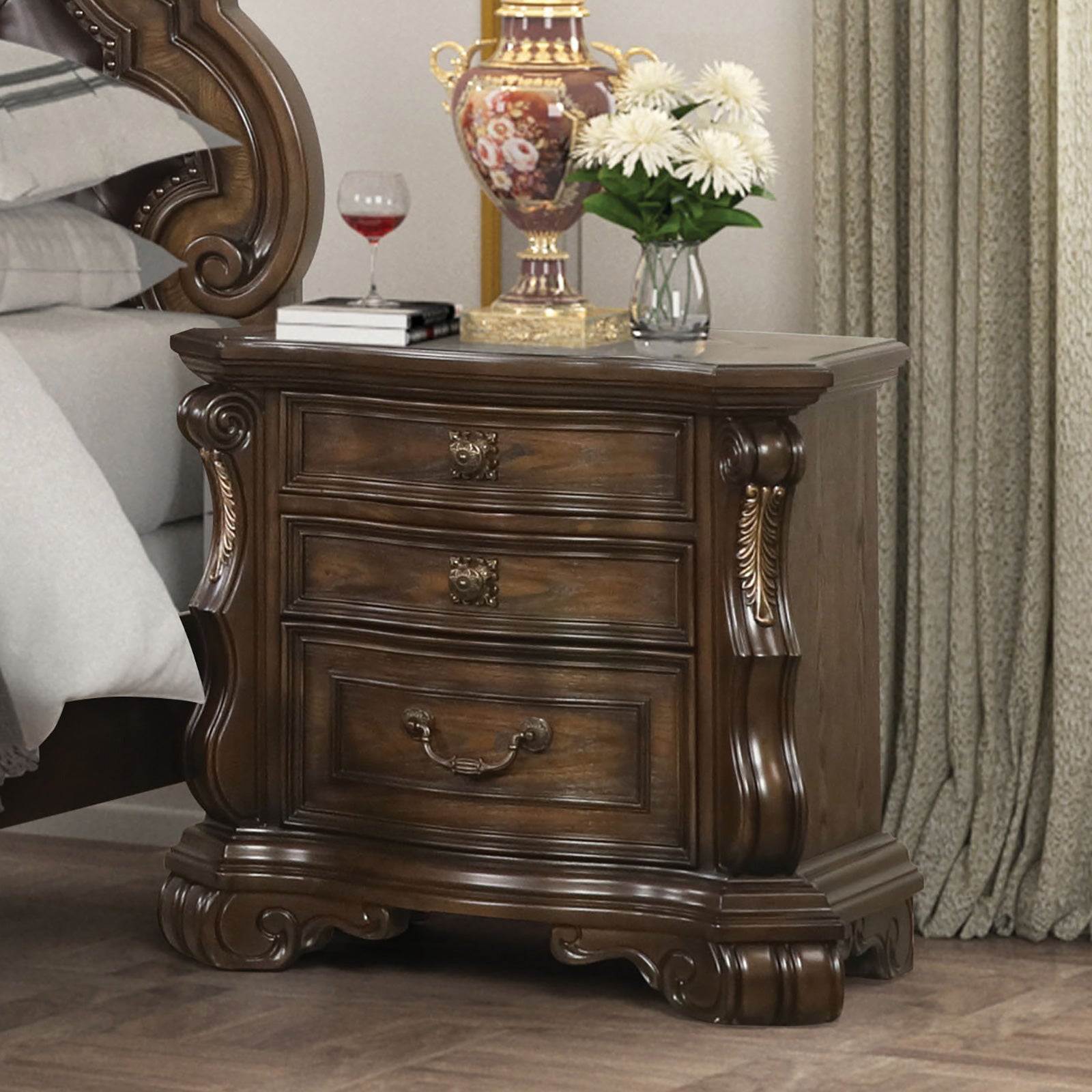 Leovanni Dark Brown Queen 5 Piece Bedroom Set w/2 Nightstands
