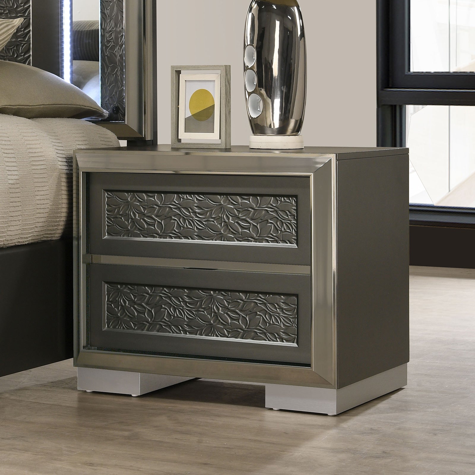 Leyland Dark Gray Queen 5 Piece Bedroom Set w/Chest