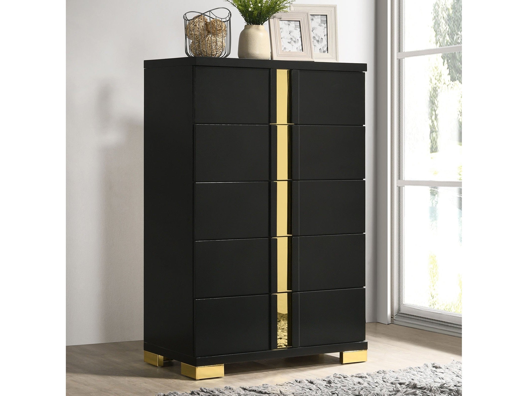 Lillestrom Black/Gold Chest