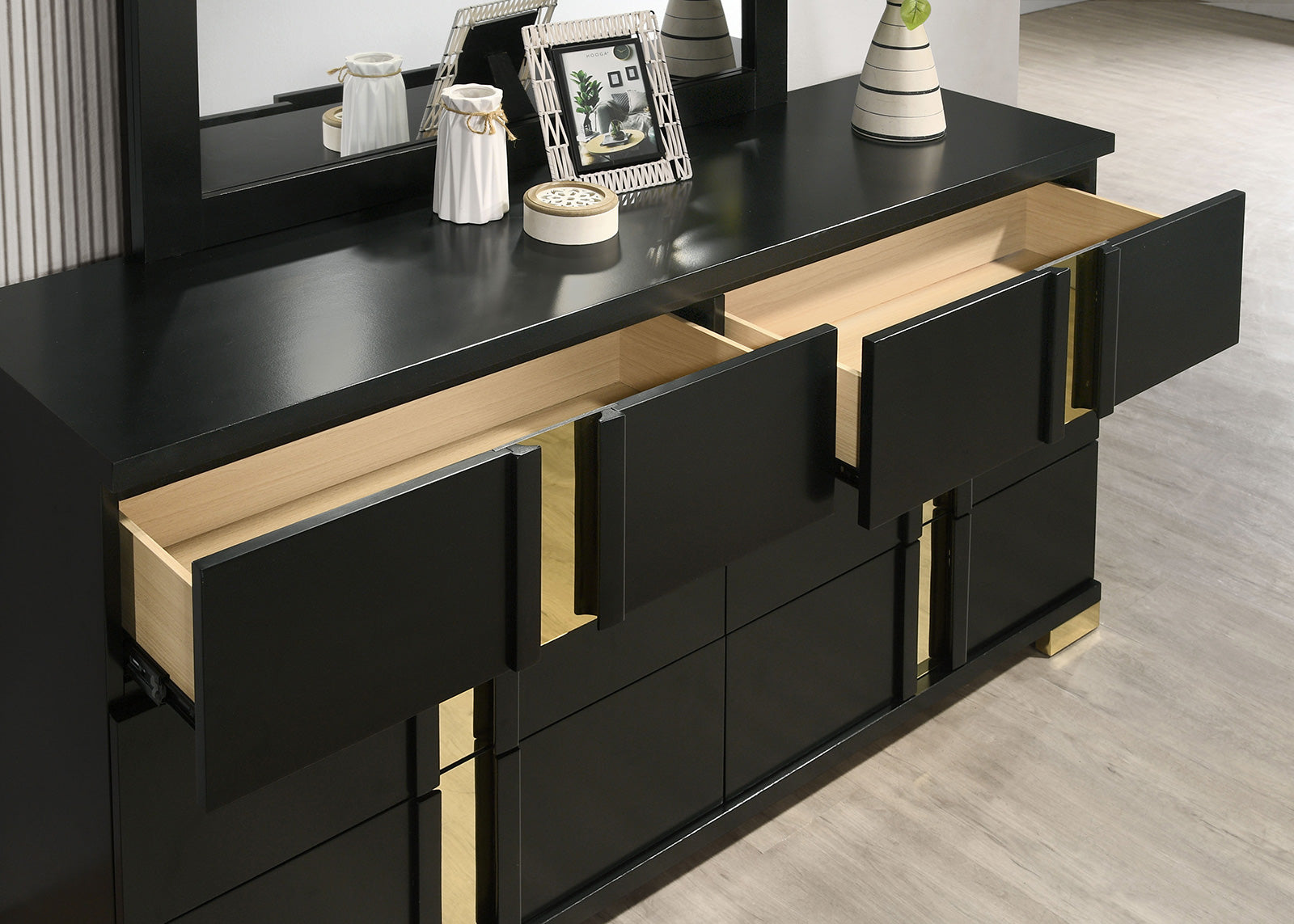 Lillestrom Black/Gold Queen 5 Piece Bedroom Set w/Chest