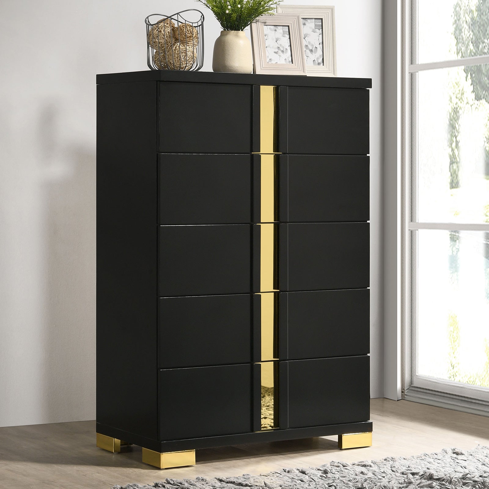 Lillestrom Black/Gold Queen 5 Piece Bedroom Set w/Chest