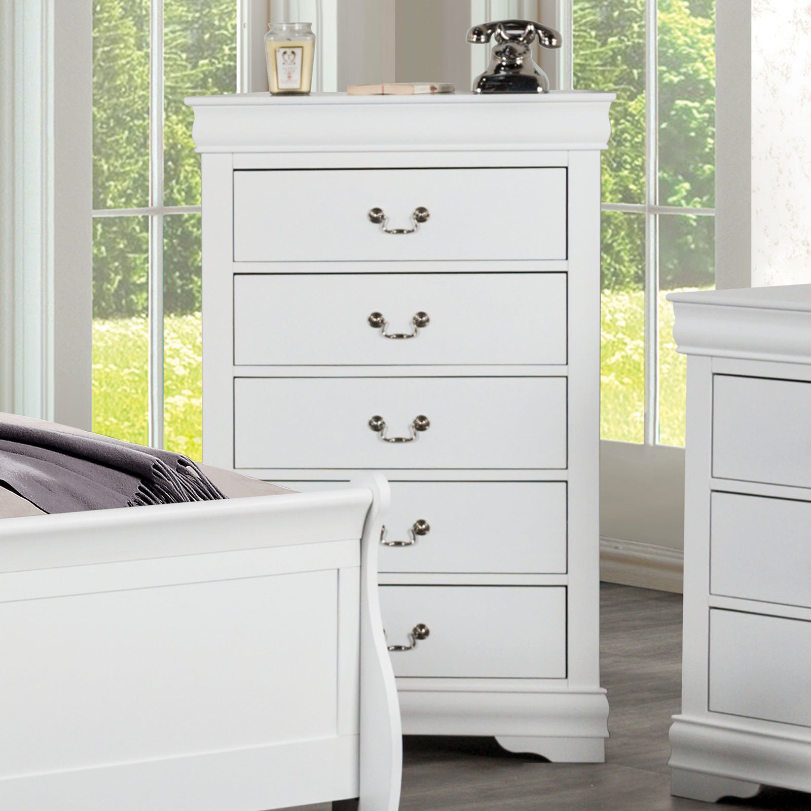Louis Philippe White 5 Pc. Queen Bedroom Set w/ 2NS