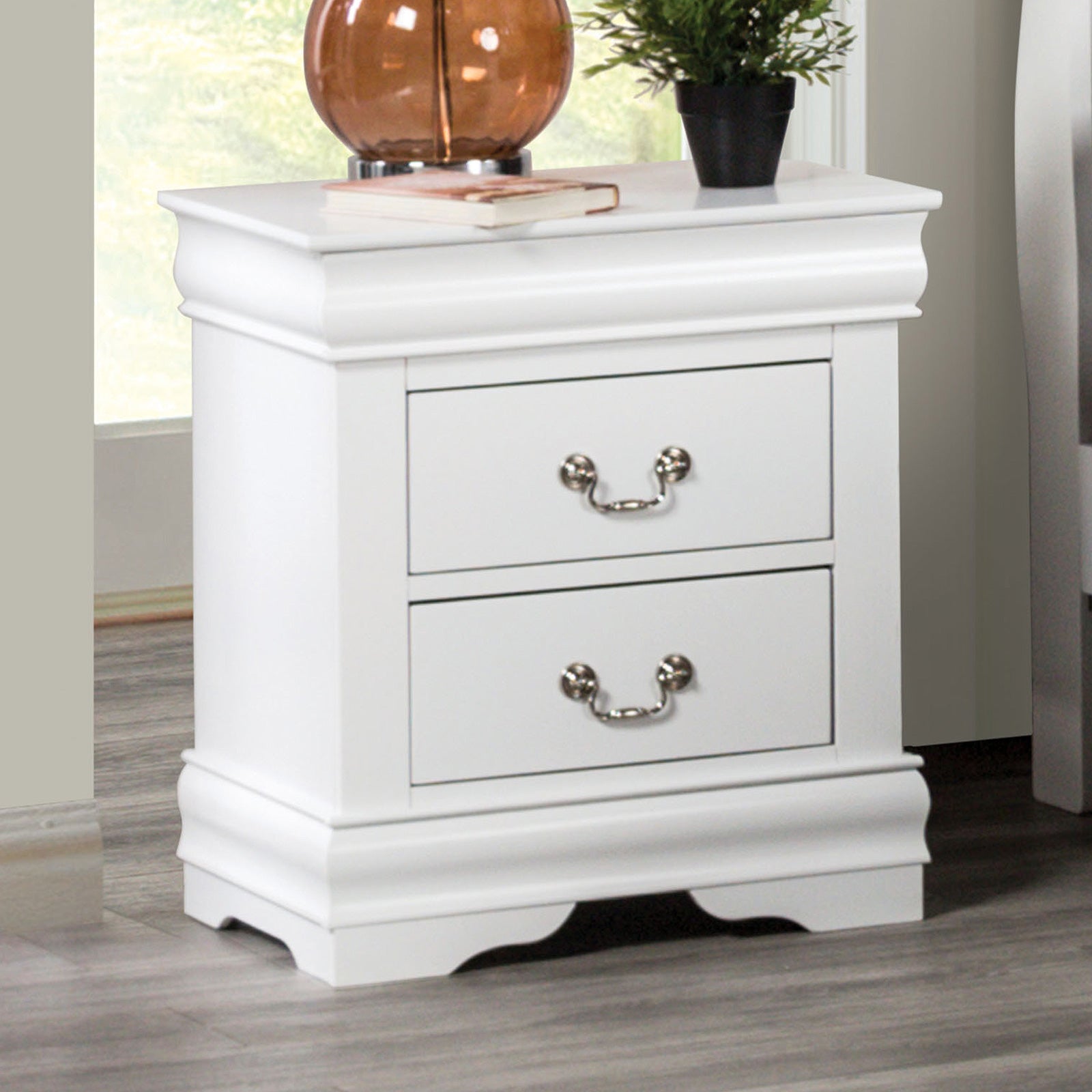 Louis Philippe White 5 Pc. Queen Bedroom Set w/ 2NS