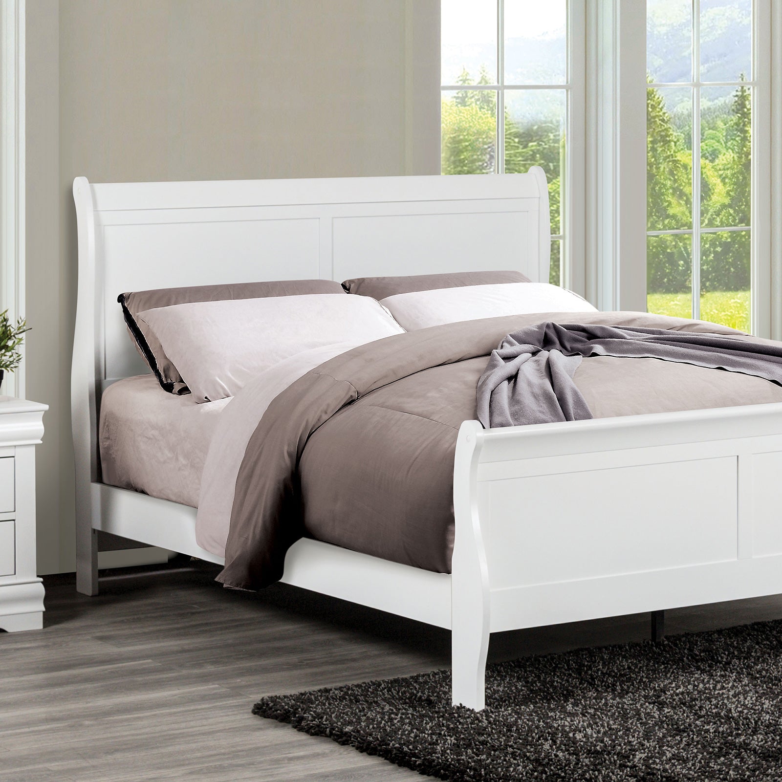 Louis Philippe White 5 Pc. Queen Bedroom Set w/ 2NS
