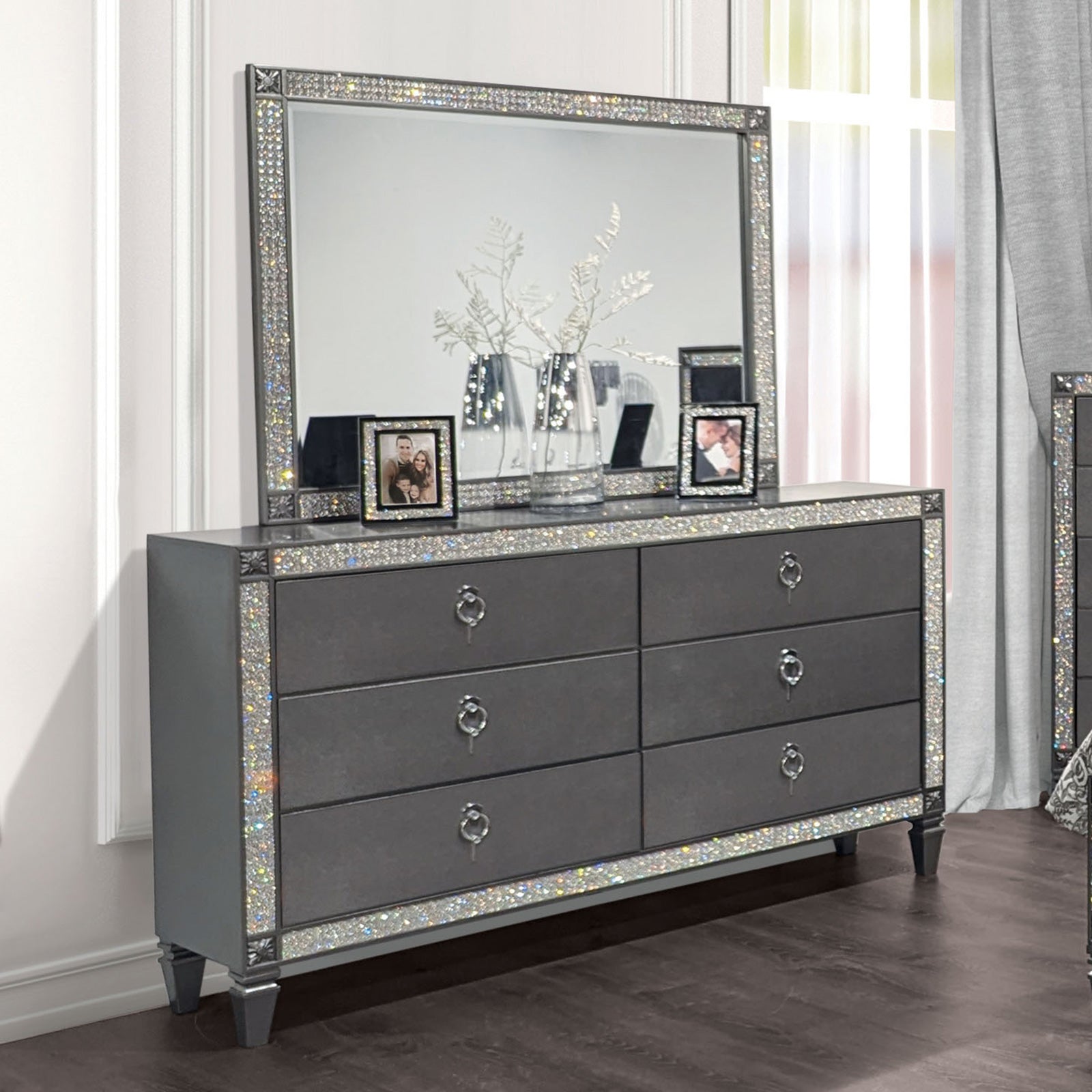 Lyanne Gray 5 Pc. Queen Bedroom Set w/ 2NS