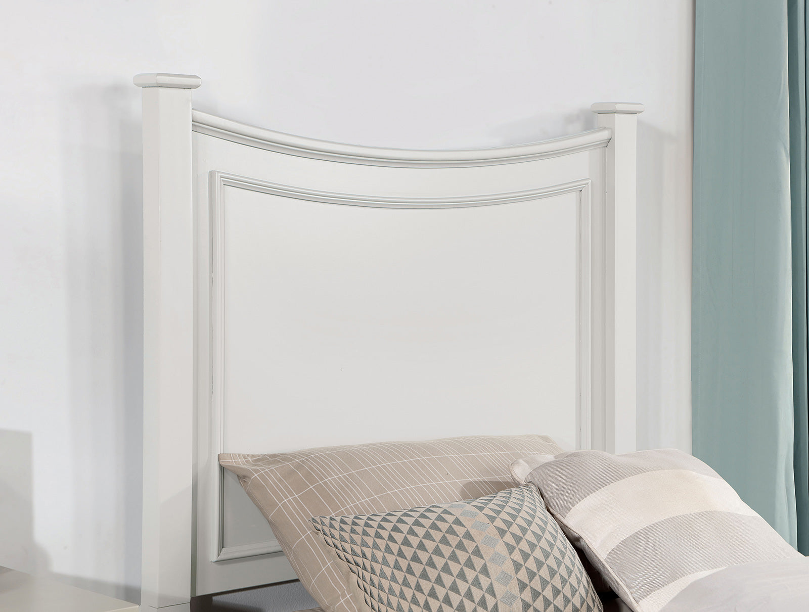 Lycorida White Twin Bed