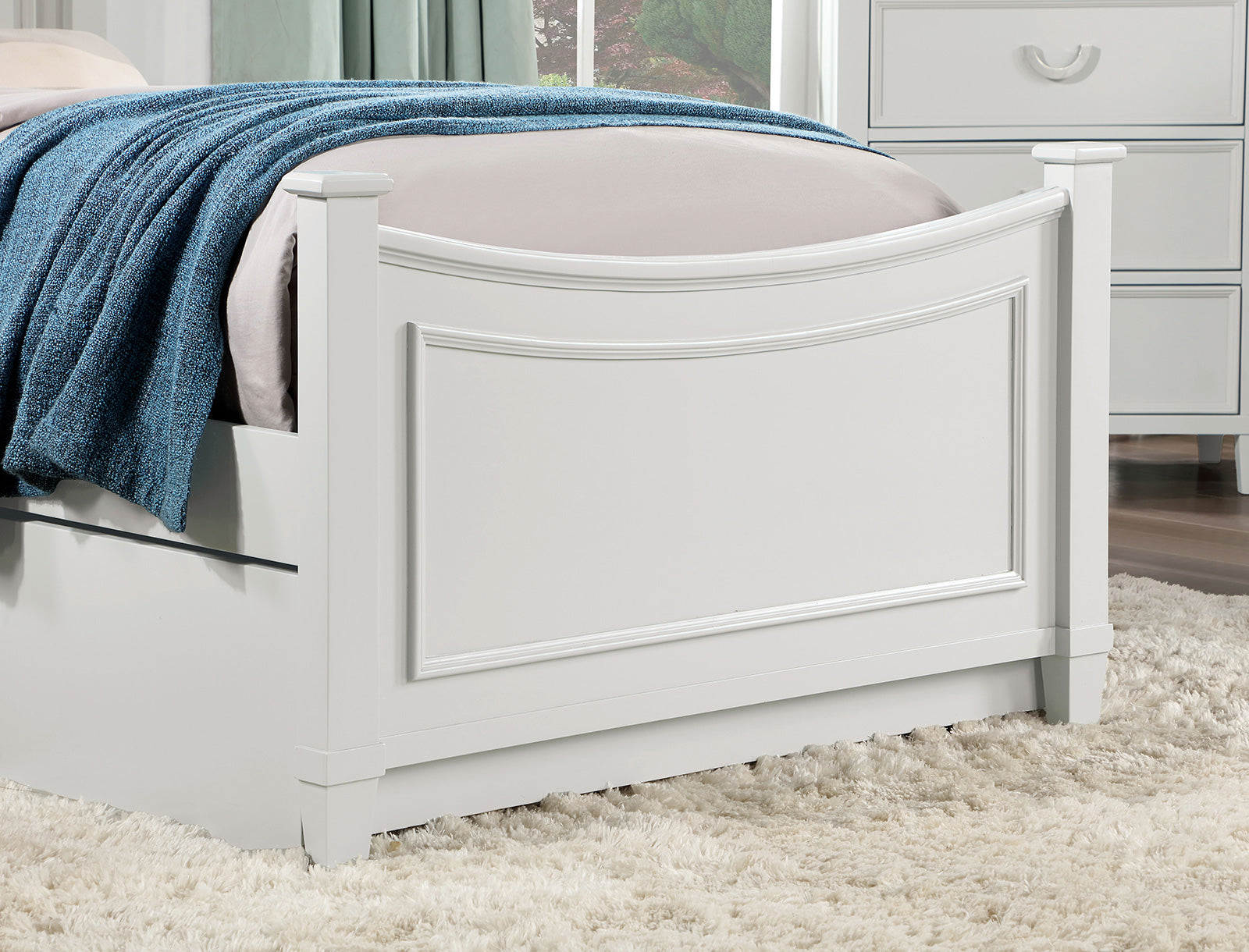 Lycorida White Twin Bed