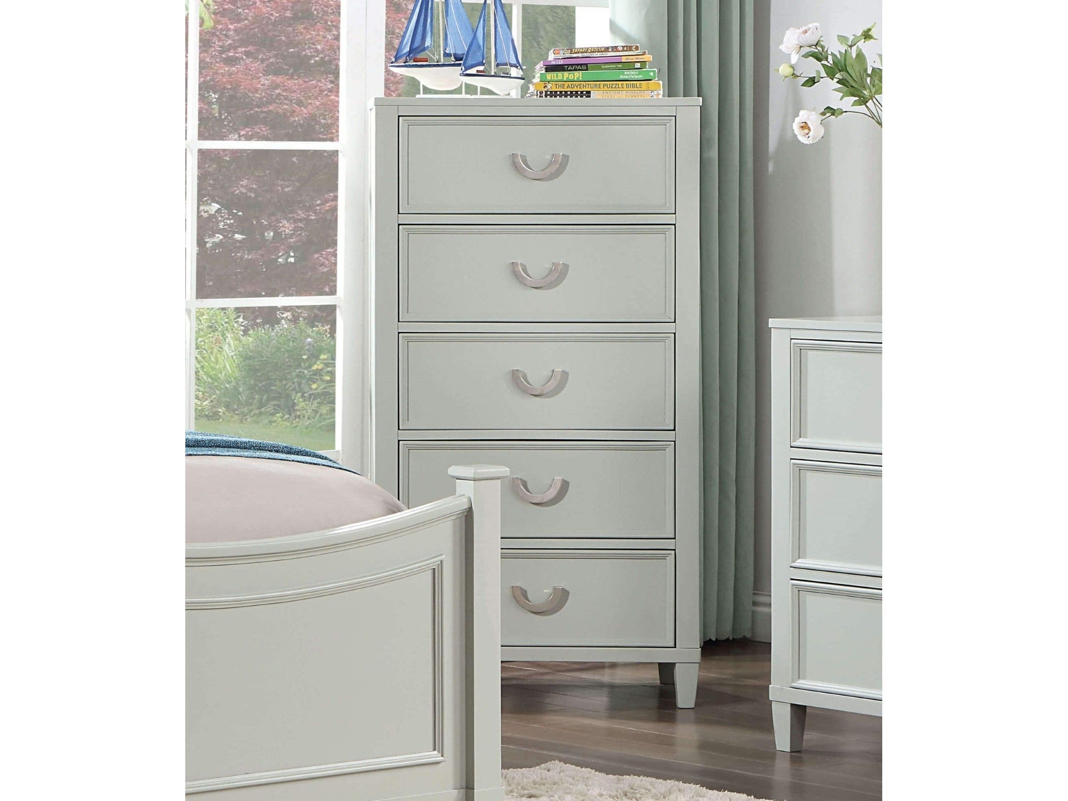 Lycoris White Chest