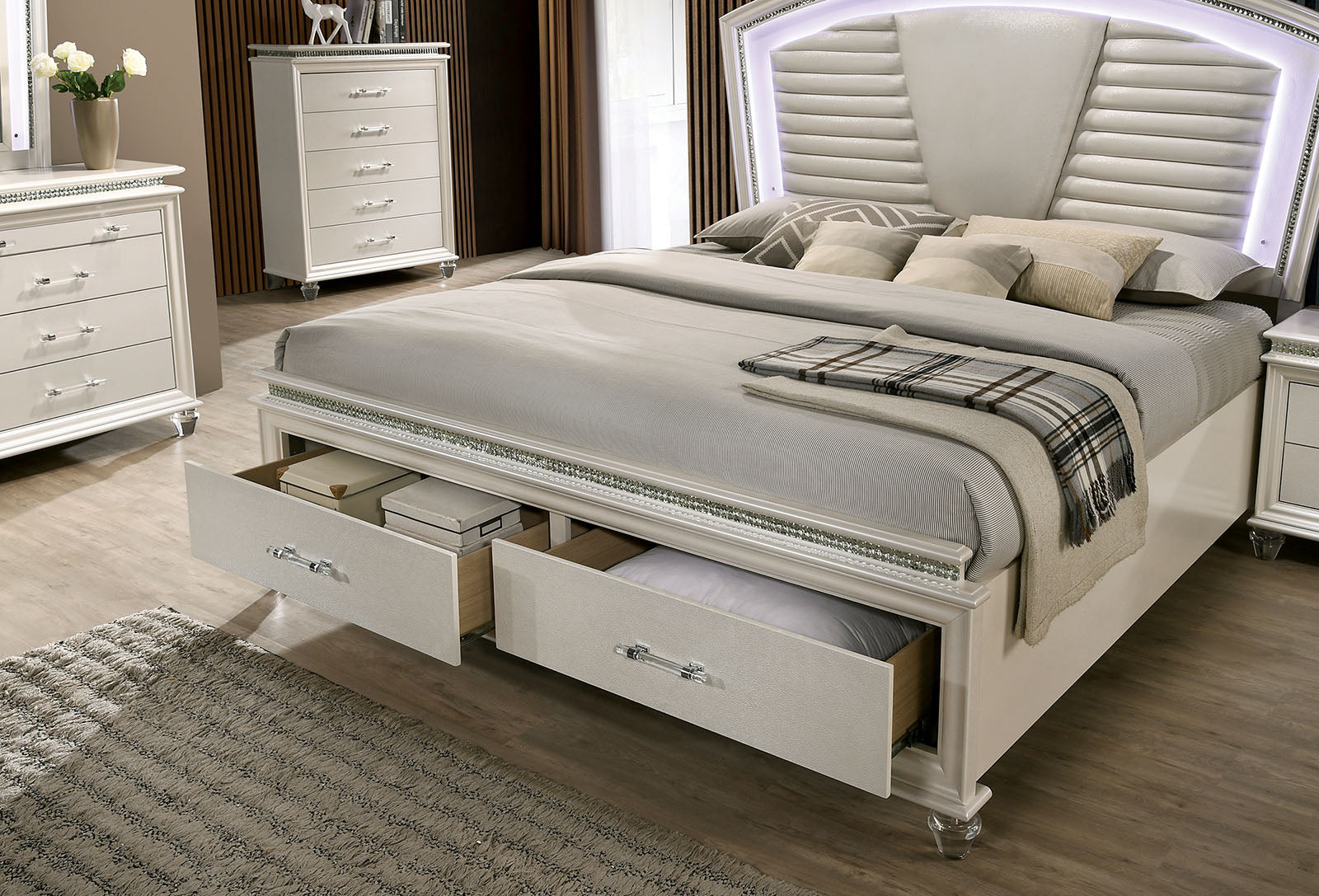 Maddie Pearl White/White 5 Pc. Queen Bedroom Set w/ Chest