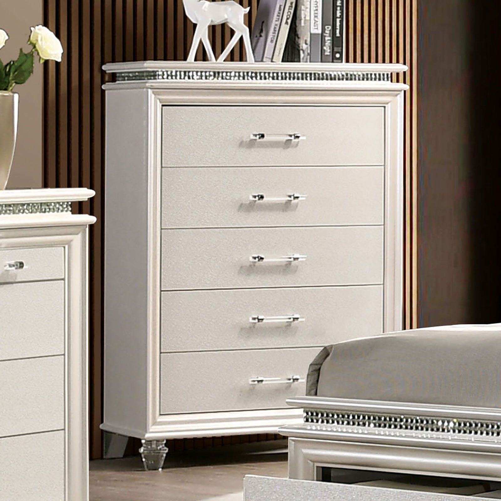 Maddie Pearl White/White 5 Pc. Queen Bedroom Set w/ Chest