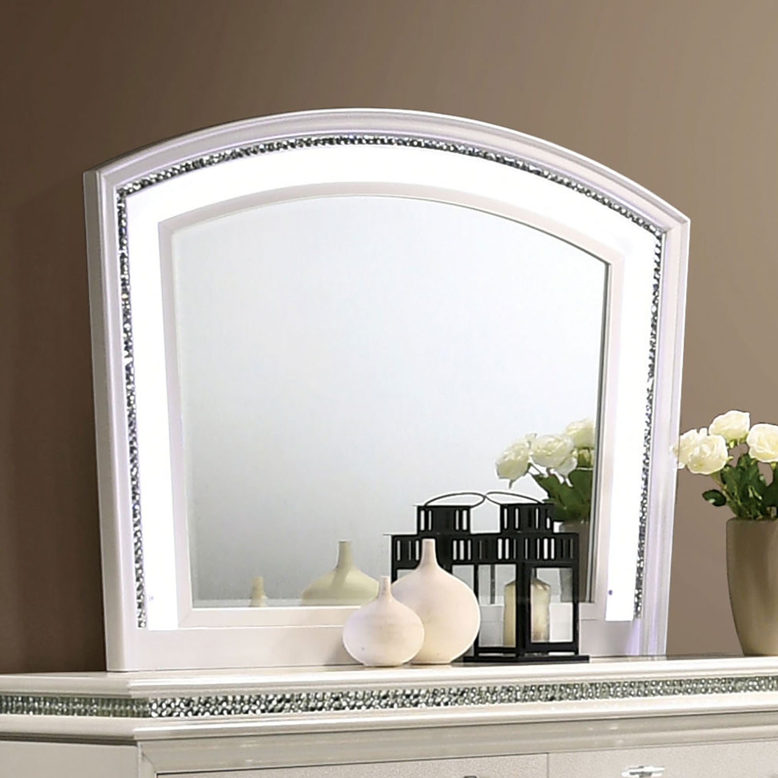 Maddie Pearl White/White 5 Pc. Queen Bedroom Set w/ Night Stand