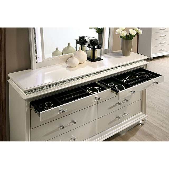 Maddie Pearl White/White California King Bed