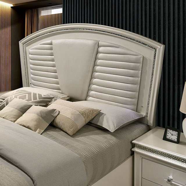 Maddie Pearl White/White Eastern King Bed