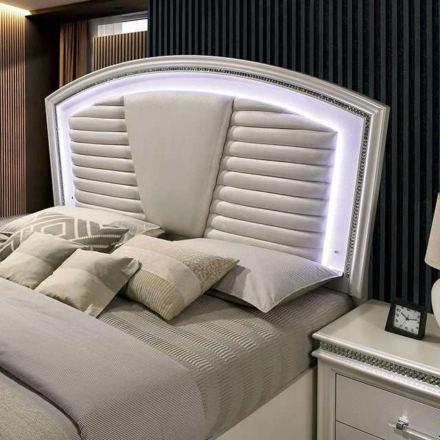 Maddie Pearl White/White Queen Bed