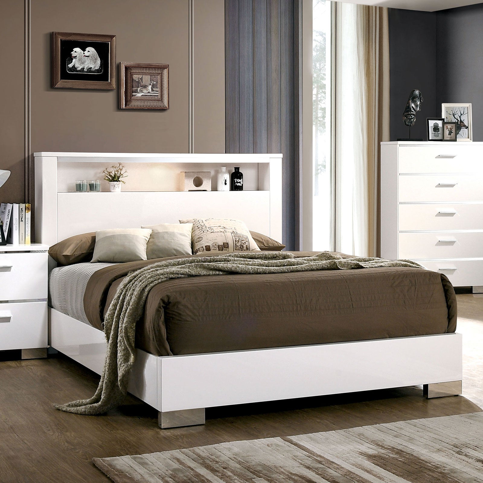 Malte White/Chrome 4 Pc. Queen Bedroom Set