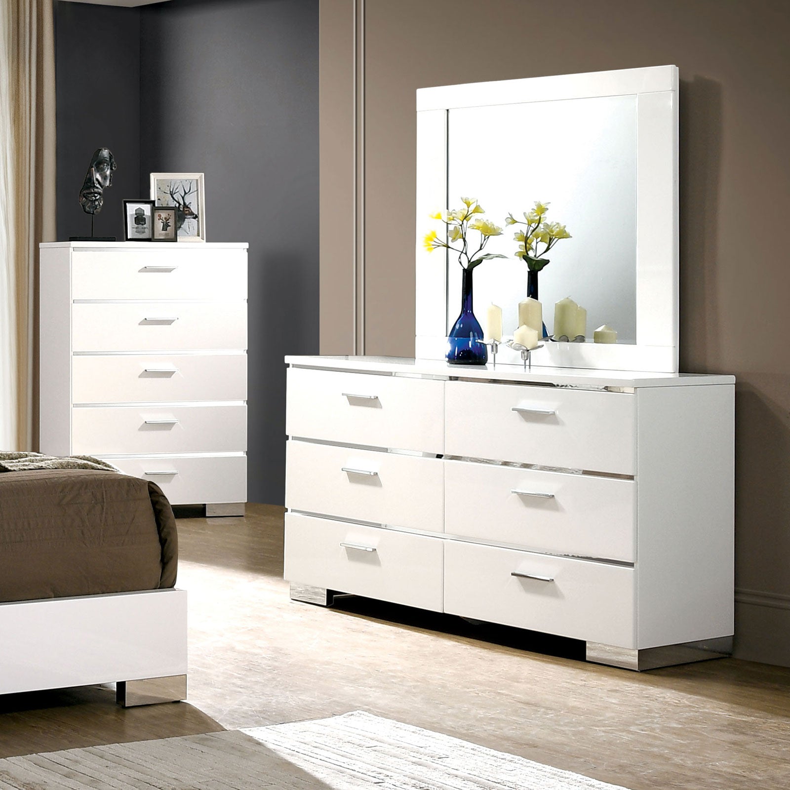 Malte White/Chrome 5 Pc. Queen Bedroom Set w/ 2NS