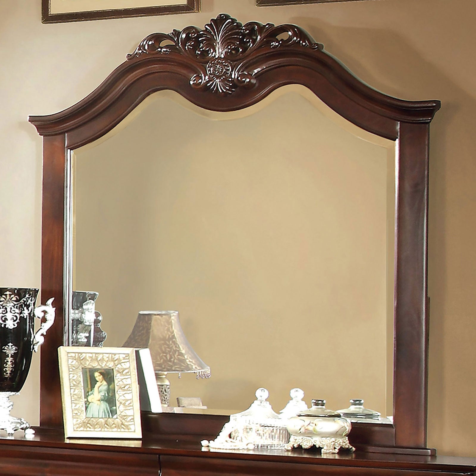 Mandura Cherry 5 Pc. Queen Bedroom Set w/ Chest