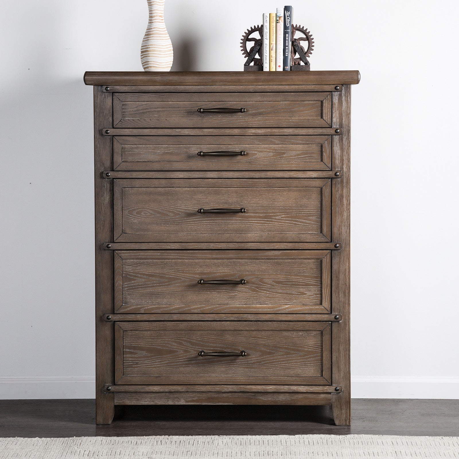 Merthyr Brown 5 Pc. Queen Bedroom Set w/ Chest