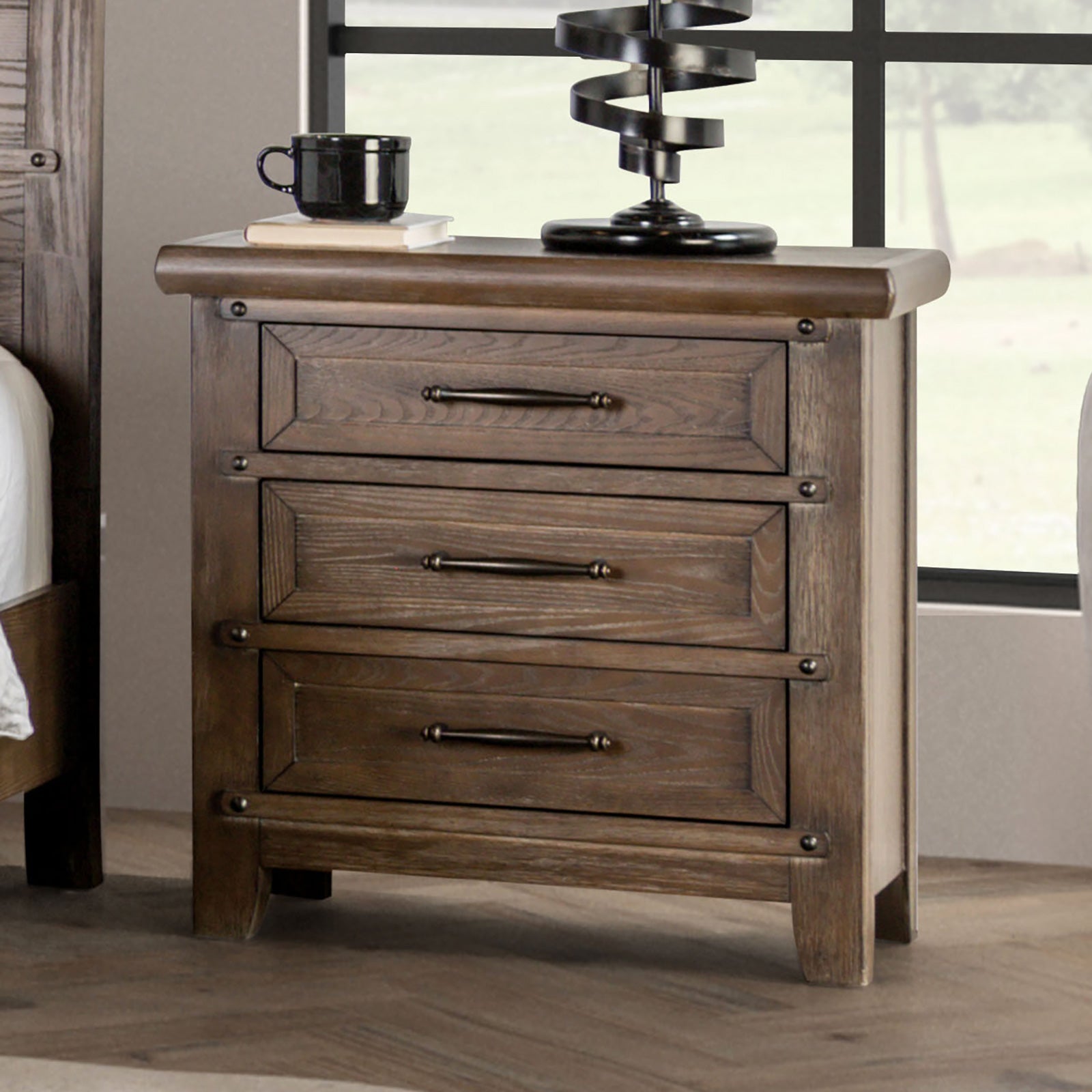 Merthyr Brown 5 Pc. Queen Bedroom Set w/ Chest