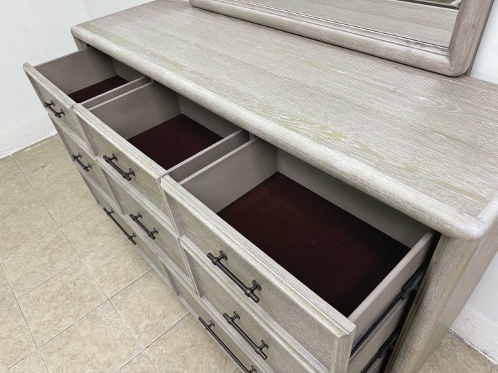 Midhurst Oak Queen 4 Piece Bedroom Set