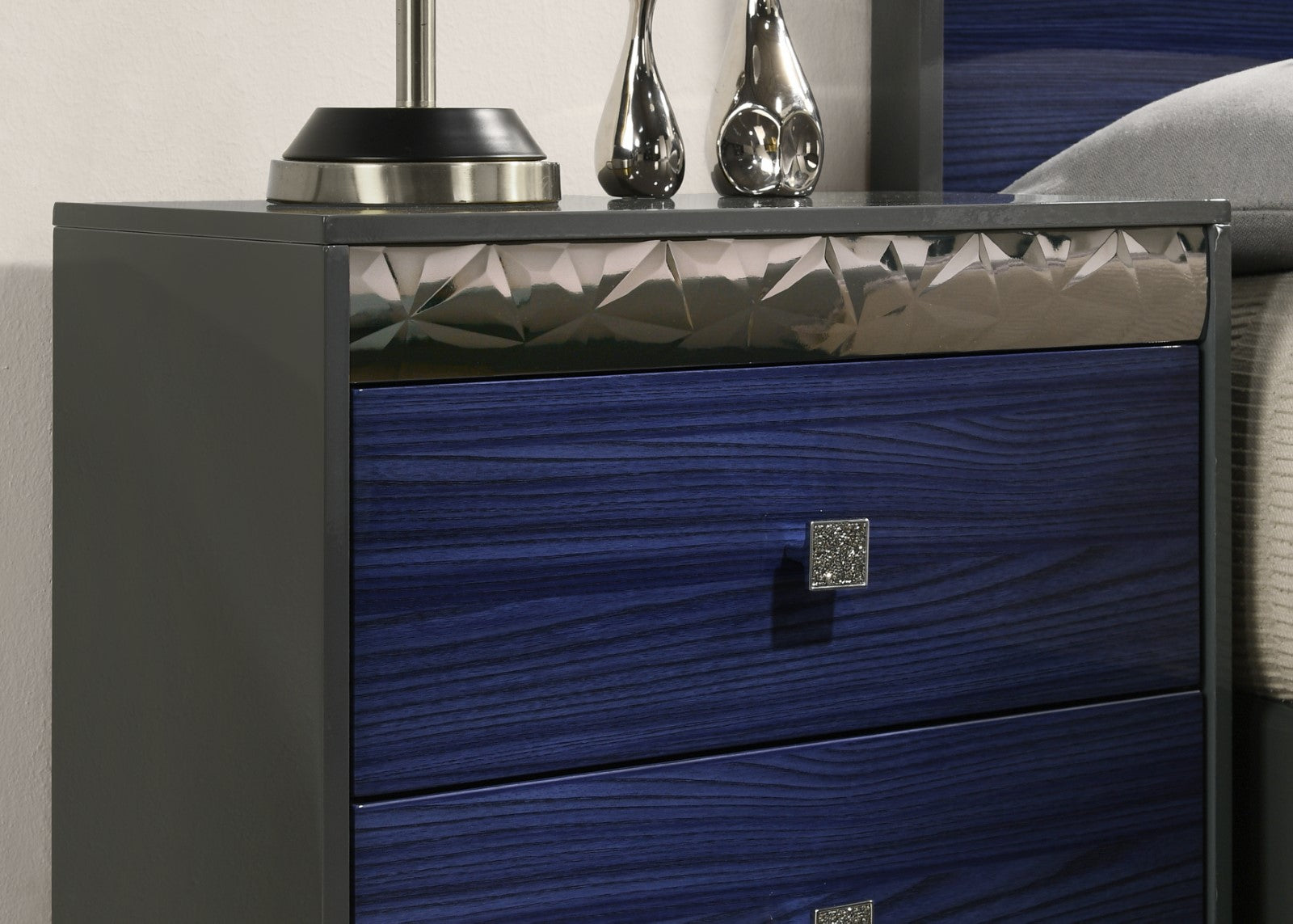 Morcote Ash Gray/Indigo Blue Queen 5 Piece Bedroom Set w/2 Nightstands