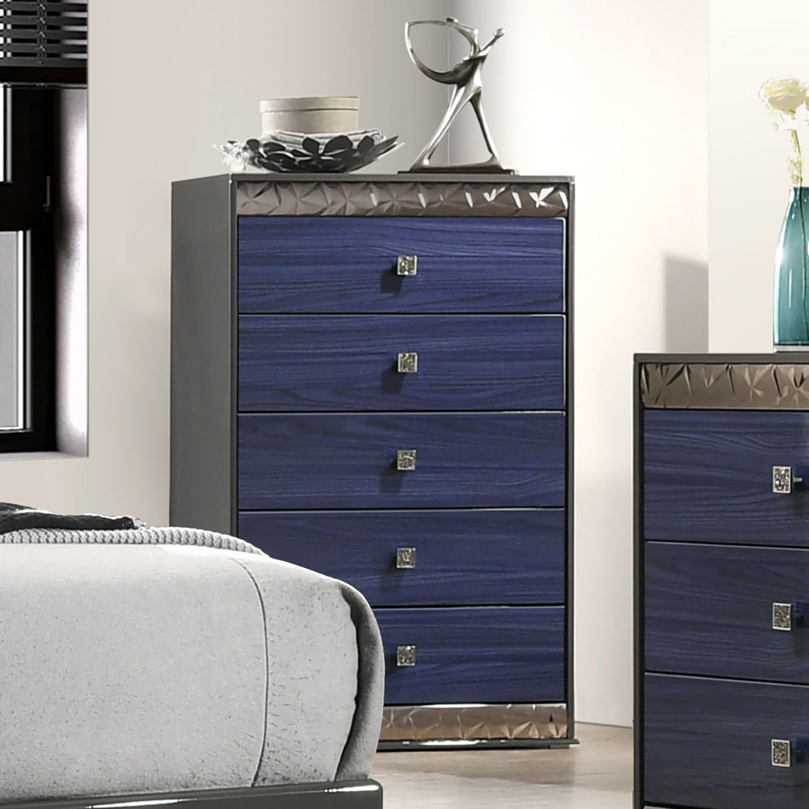 Morcote Ash Gray/Indigo Blue Queen 5 Piece Bedroom Set w/Chest