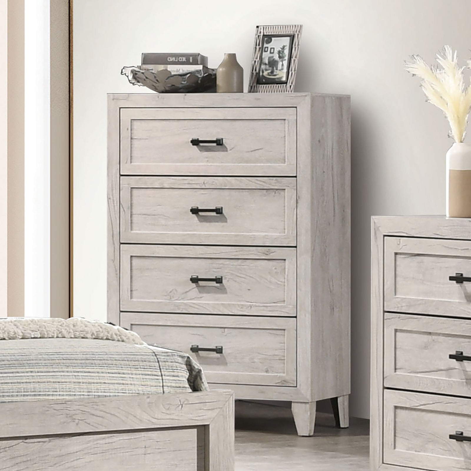 Mysen White Wash 5 Pc. Queen Bedroom Set w/ Chest