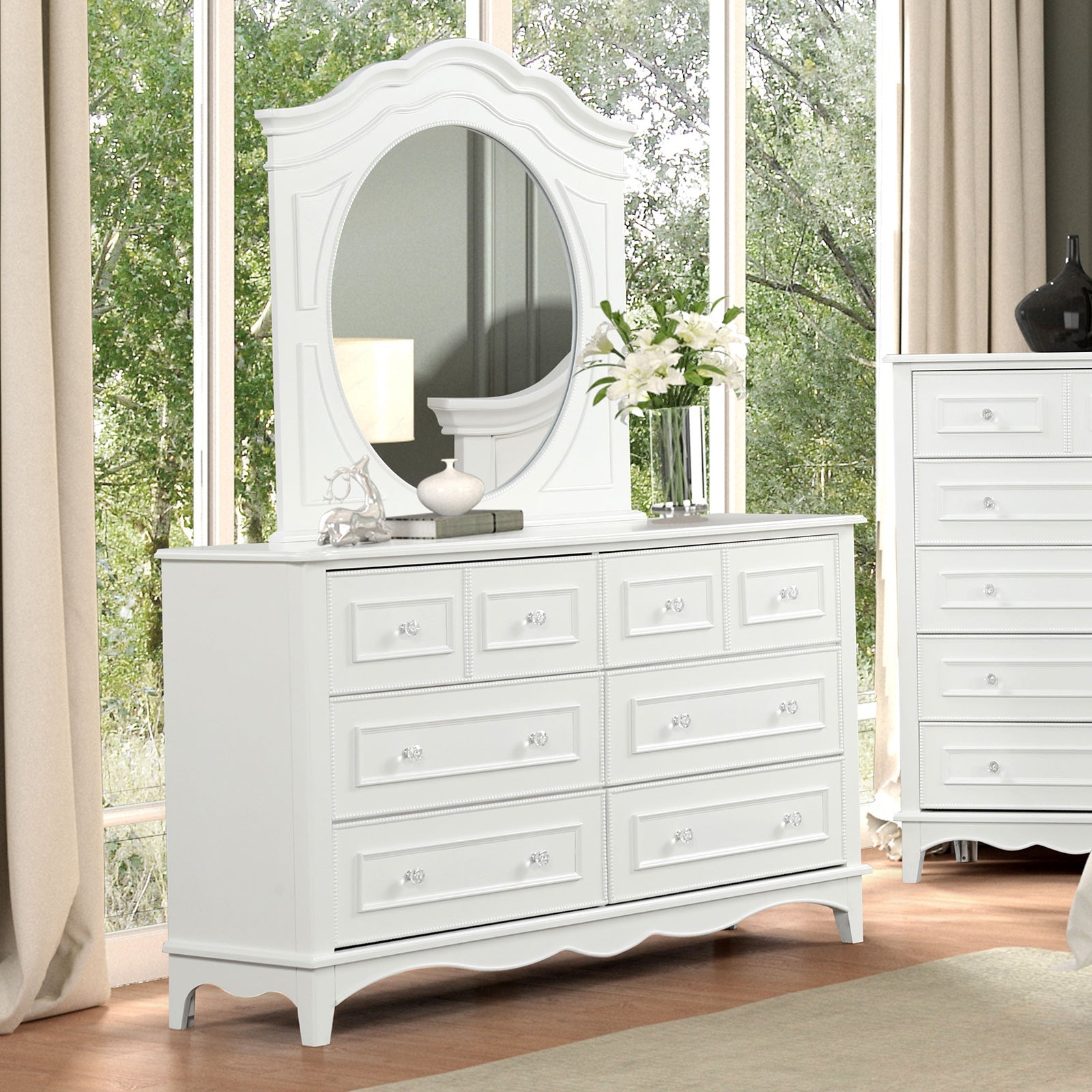 Naucalpan White Queen 5 Piece Bedroom Set w/Chest